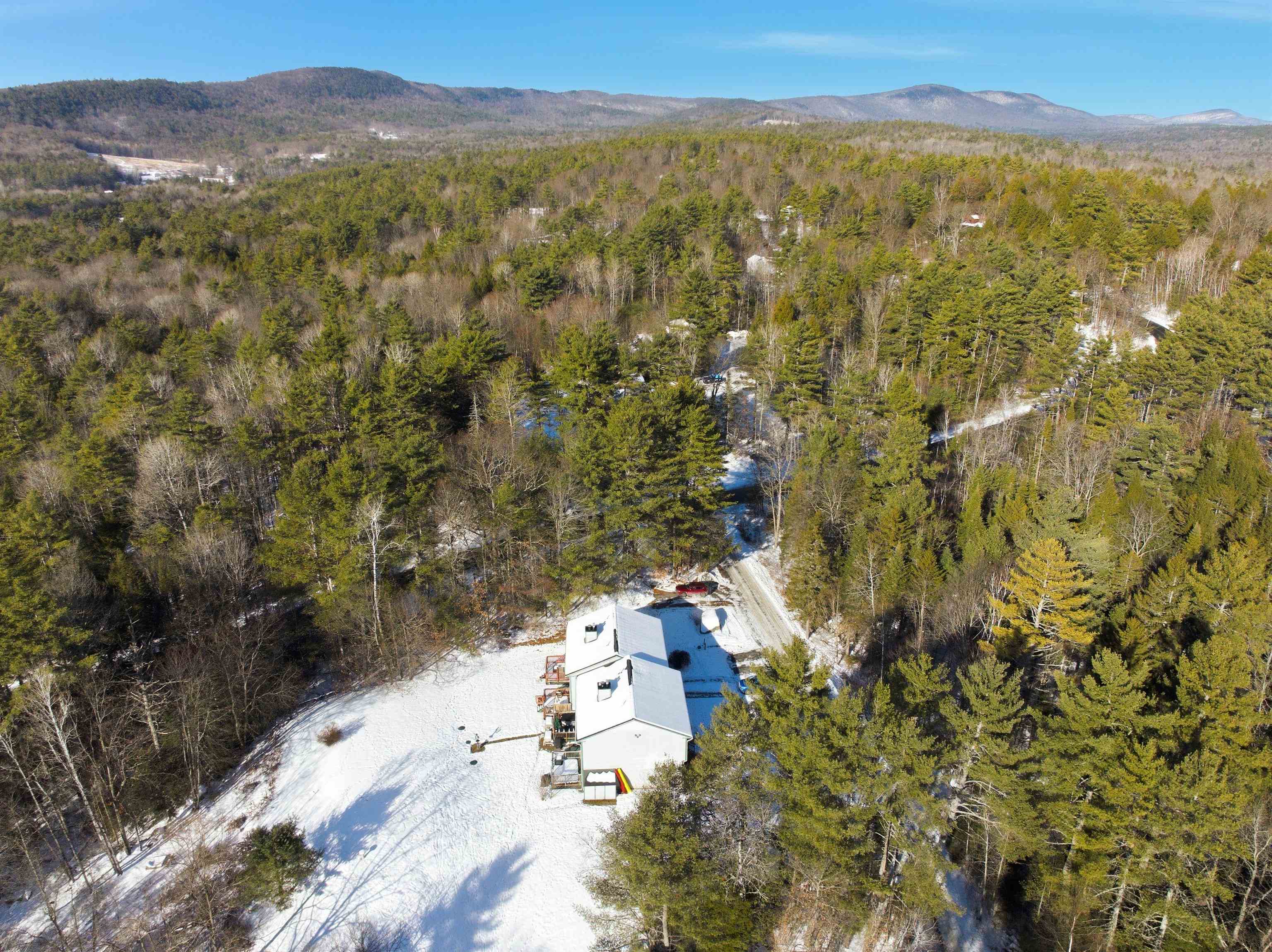 10 Chester Ln, Enfield, NH 03748