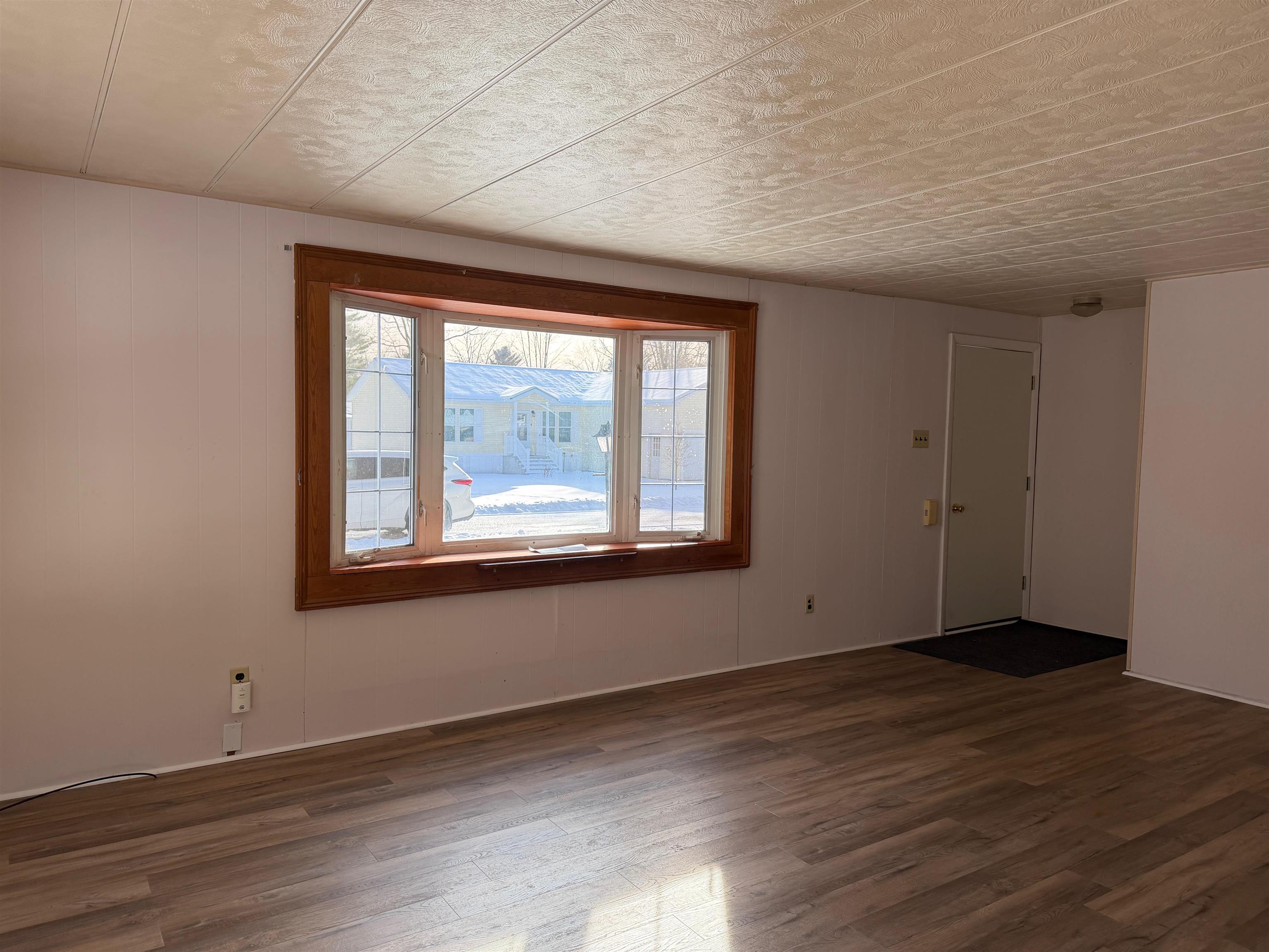 22 Fairfield Dr, Concord, NH 03301