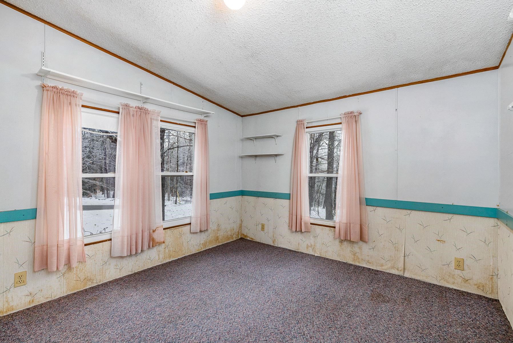 99 Pray Hill Rd, Wakefield, NH 03872