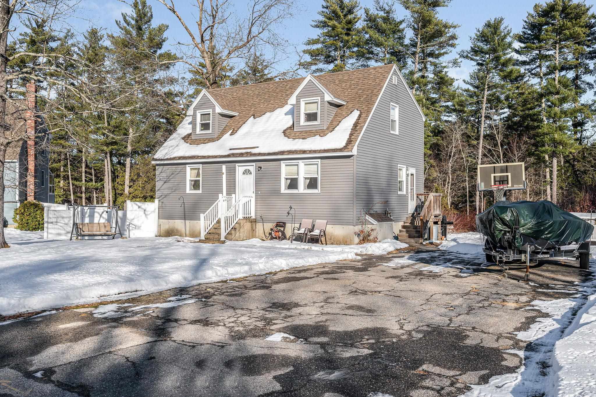 33 Iris Dr, Merrimack, NH 03054