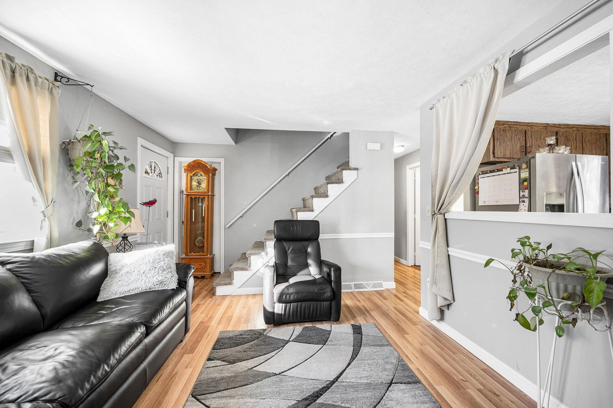 33 Iris Dr, Merrimack, NH 03054