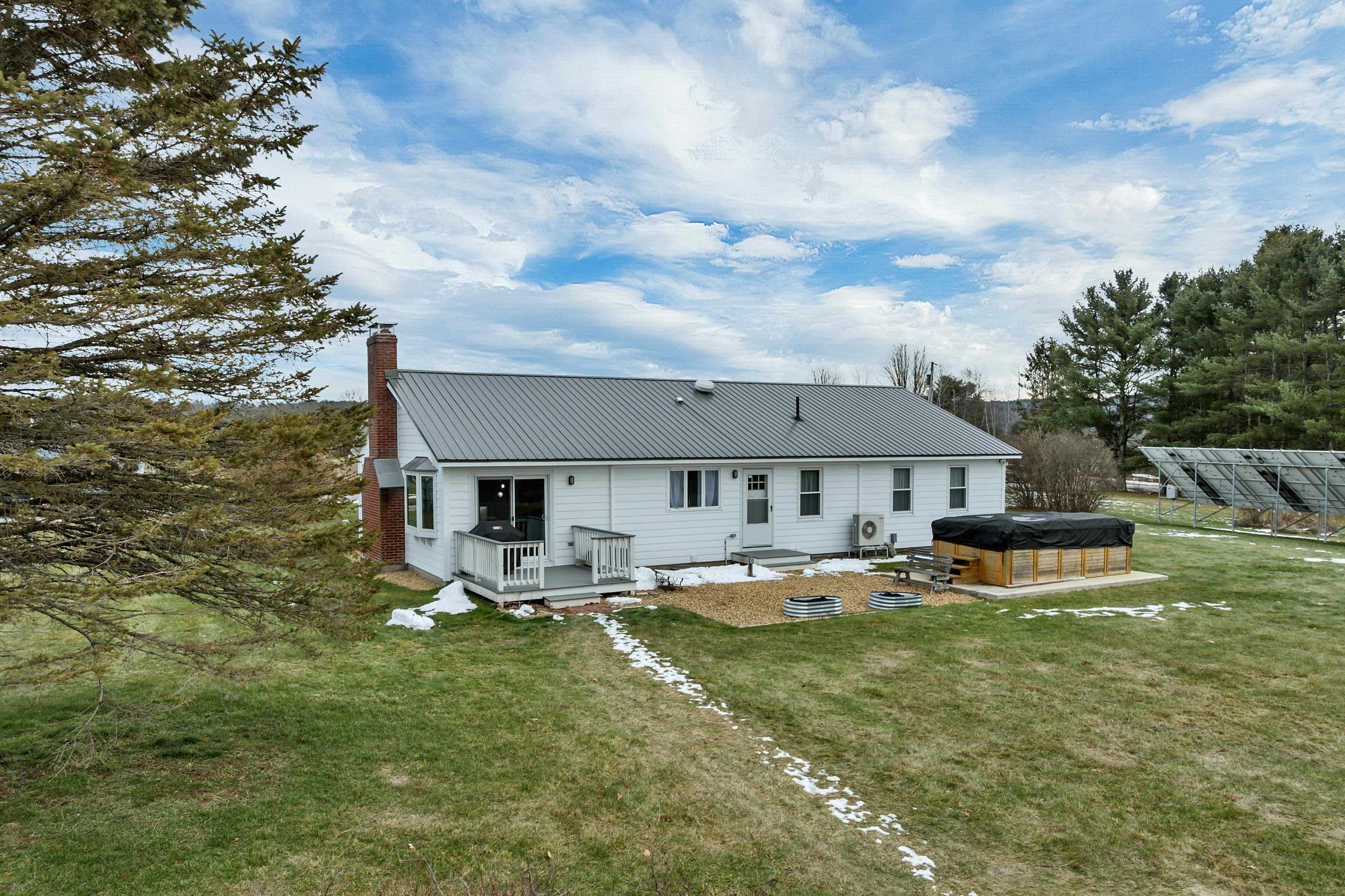 5 Greenwood Dr, Northfield, NH 03276