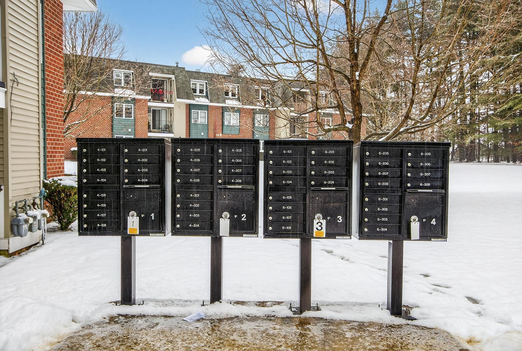 6 Knights Bridge Dr, Nashua, NH 03063