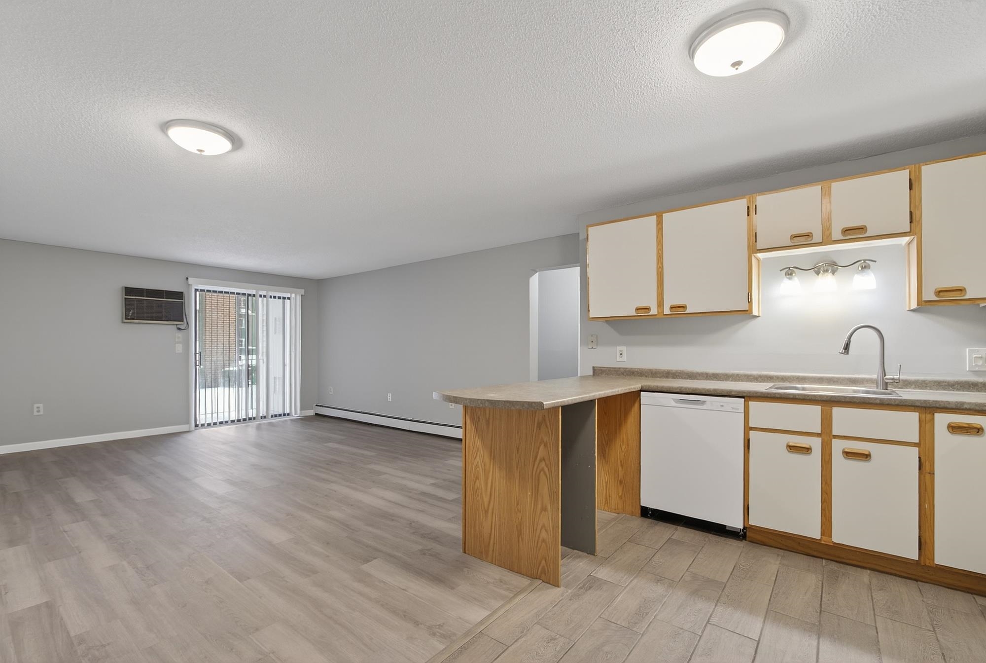 6 Knights Bridge Dr, Nashua, NH 03063