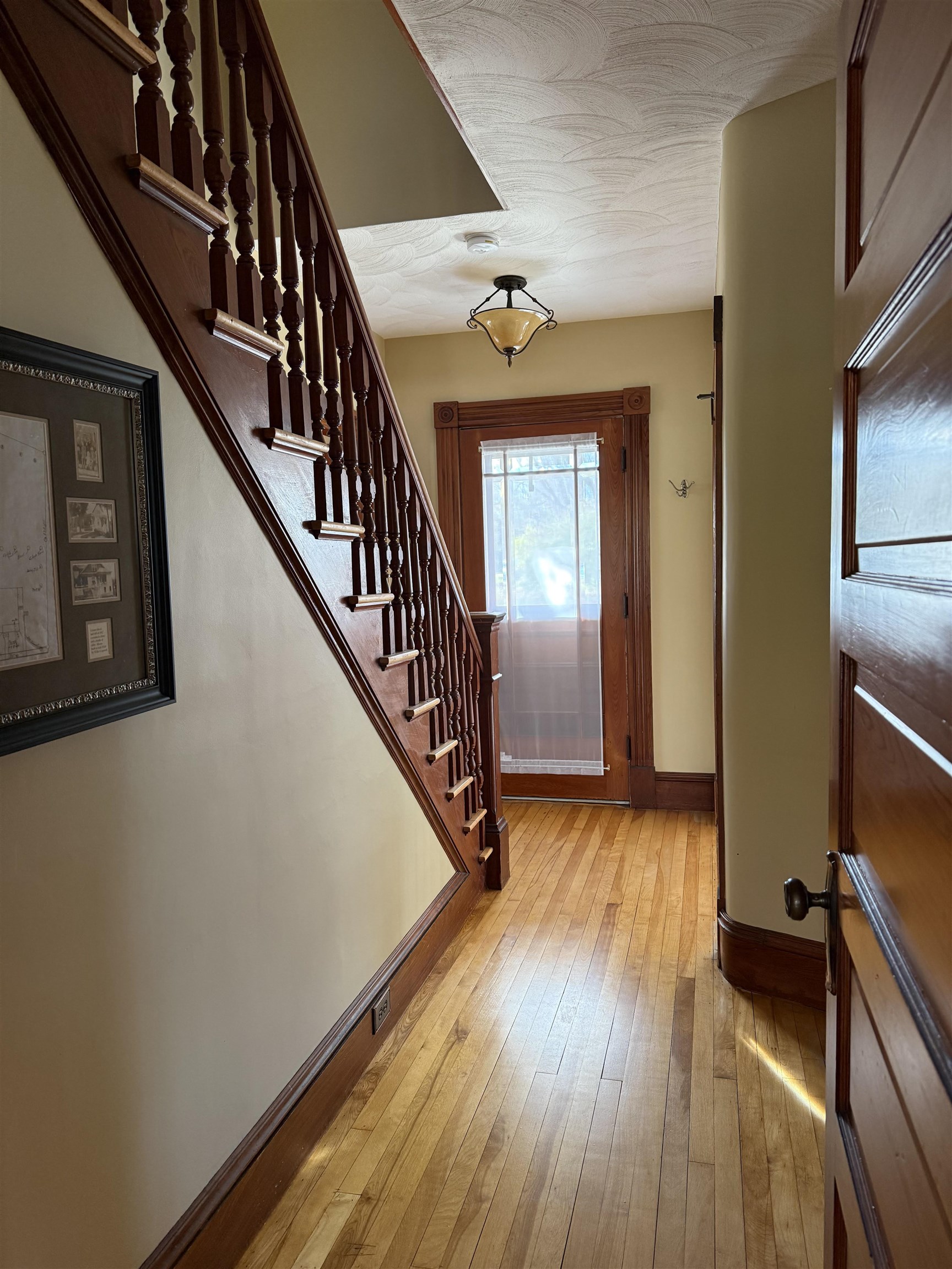 86 Maple St, Henniker, NH 03242