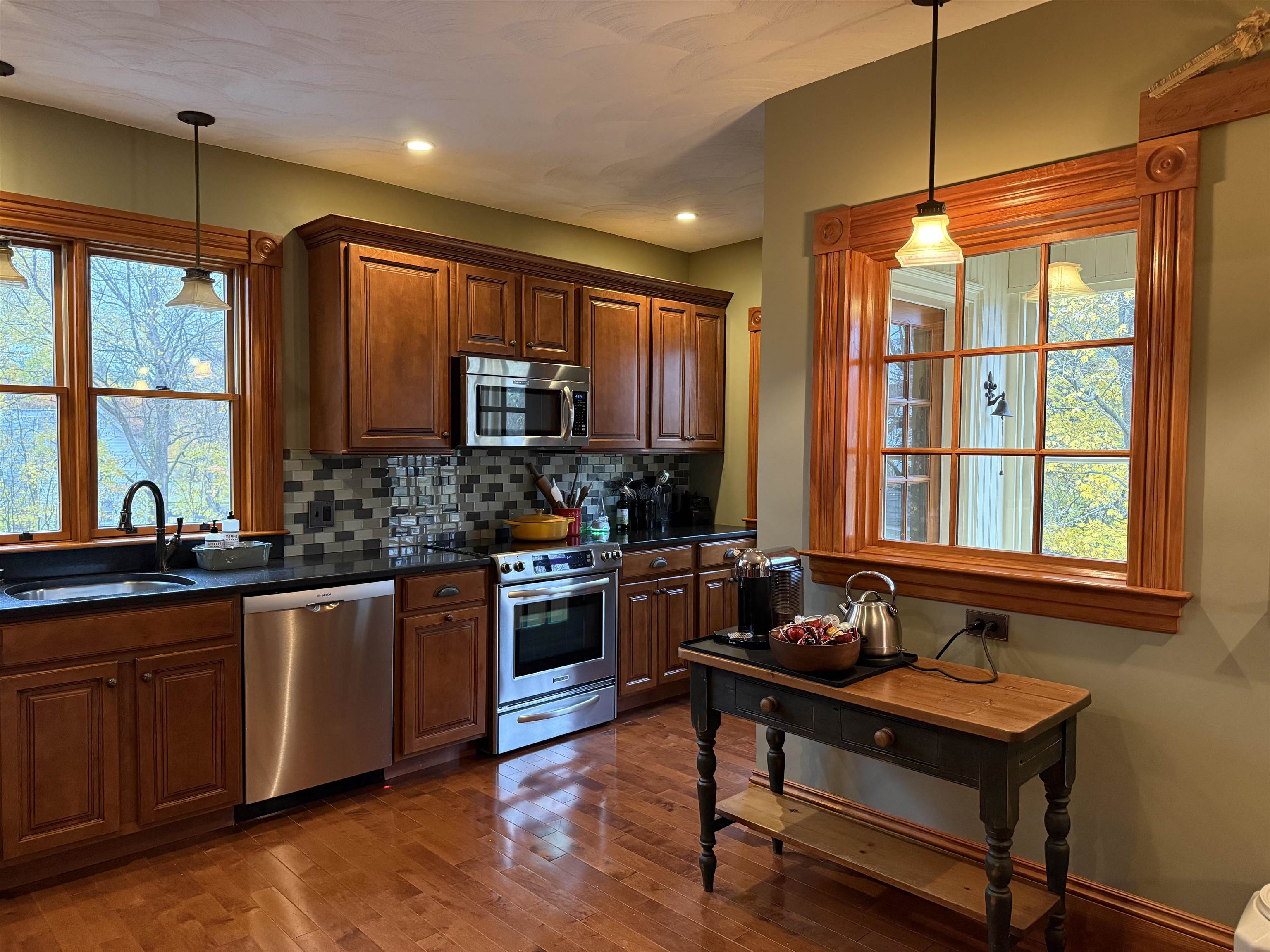 86 Maple St, Henniker, NH 03242