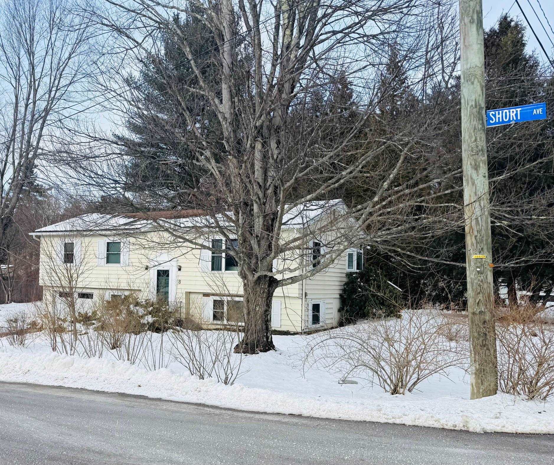 8 Short Ave, Hooksett, NH 03106