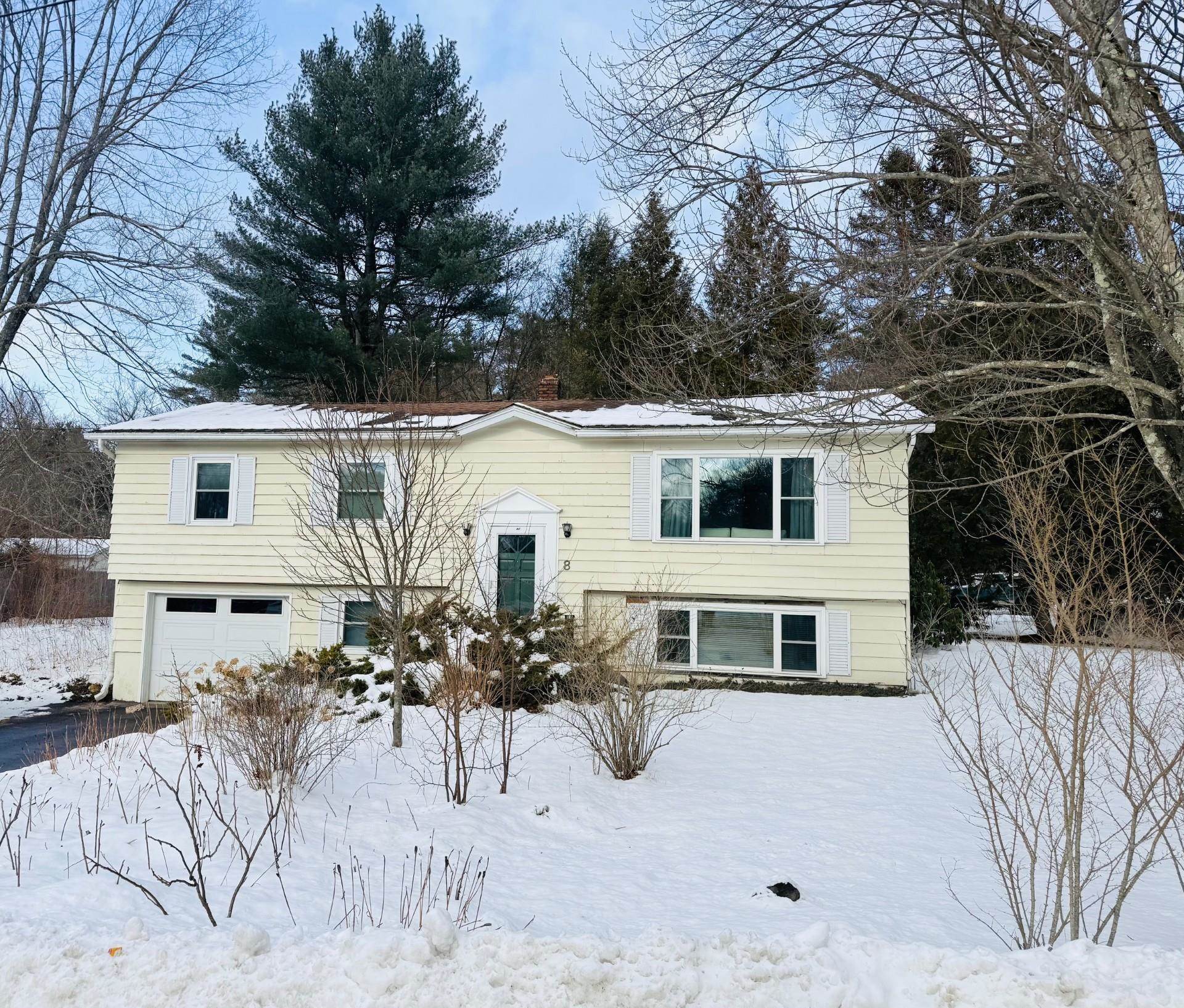 8 Short Ave, Hooksett, NH 03106