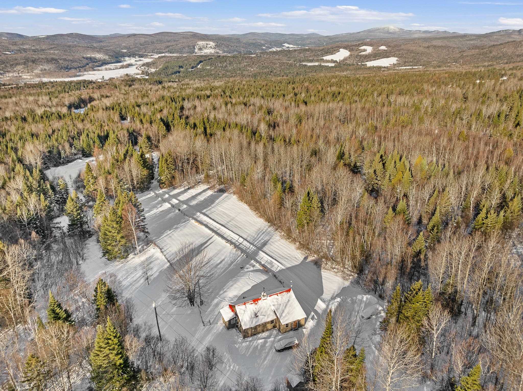 711 Piper Hill Rd, Stewartstown, NH 03576