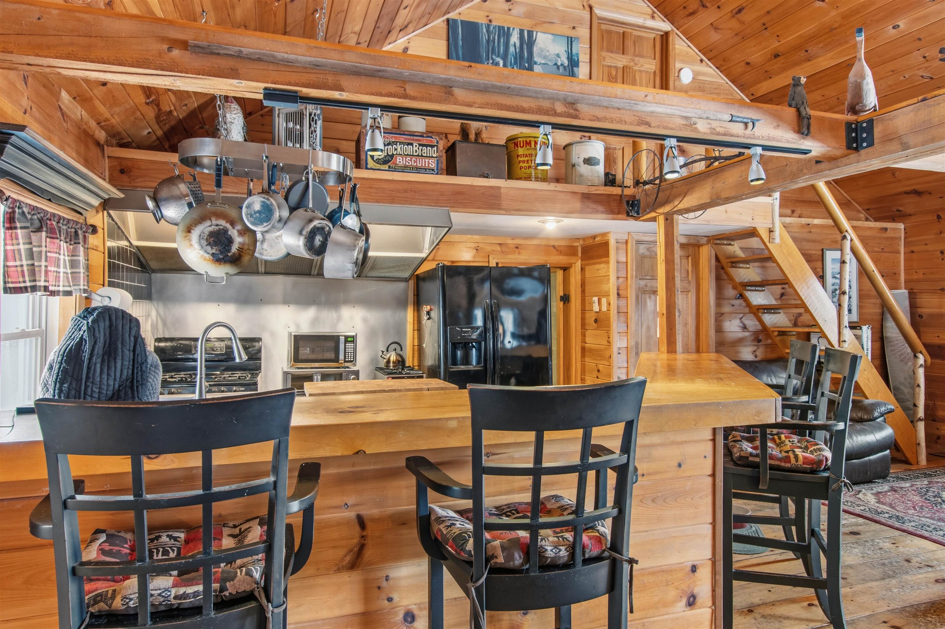 711 Piper Hill Rd, Stewartstown, NH 03576