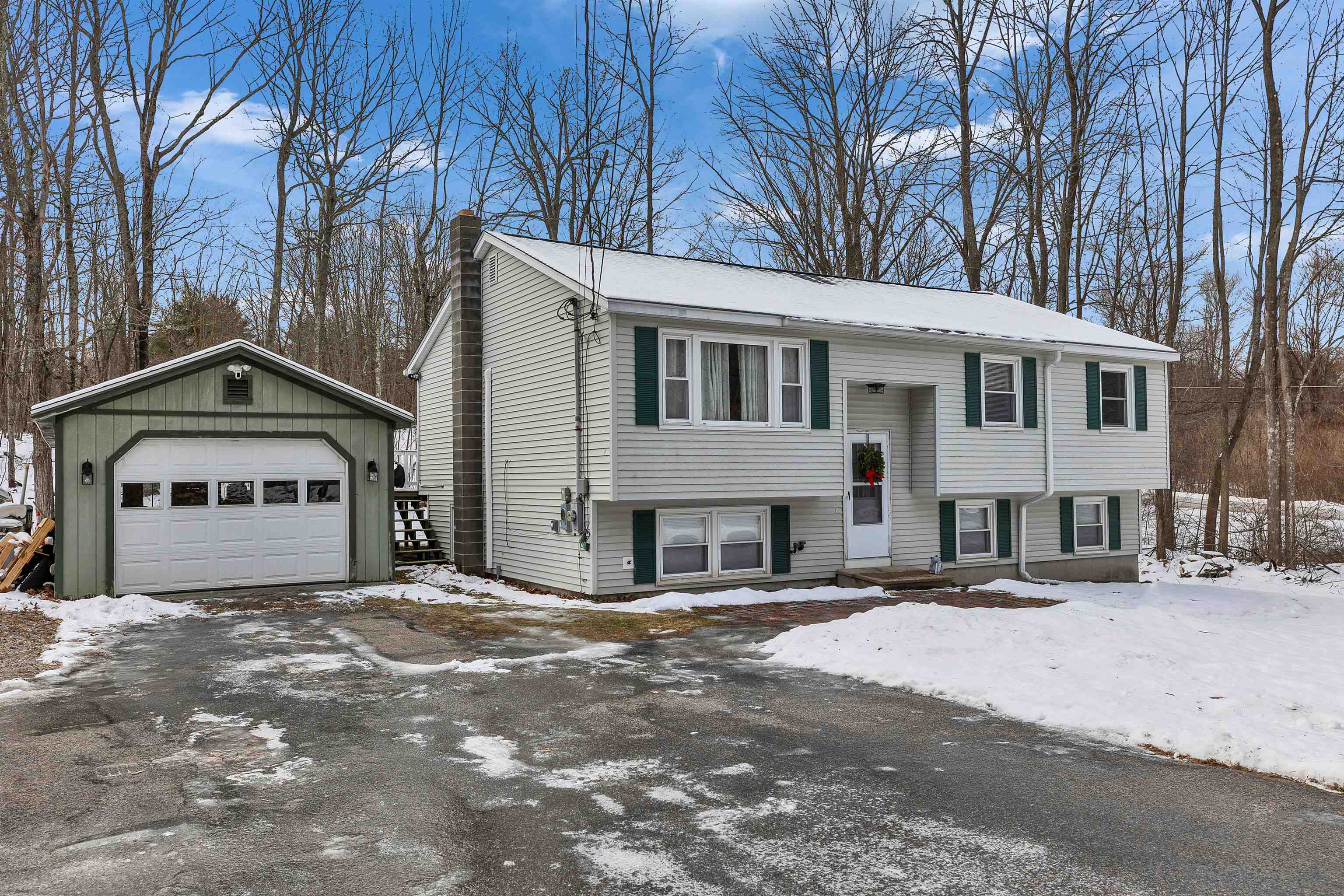 1 Nancy Ln, Raymond, NH 03077