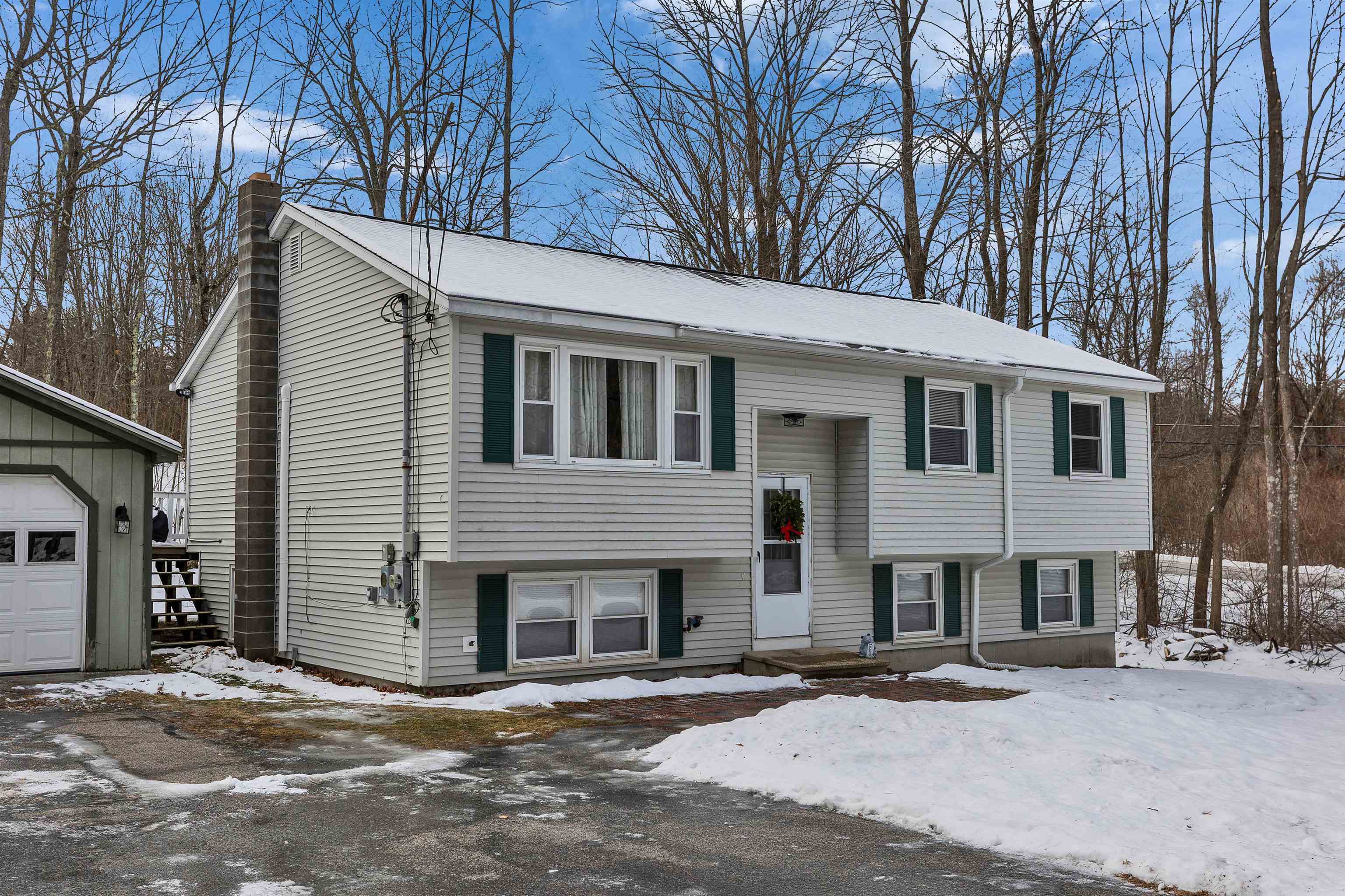 1 Nancy Ln, Raymond, NH 03077