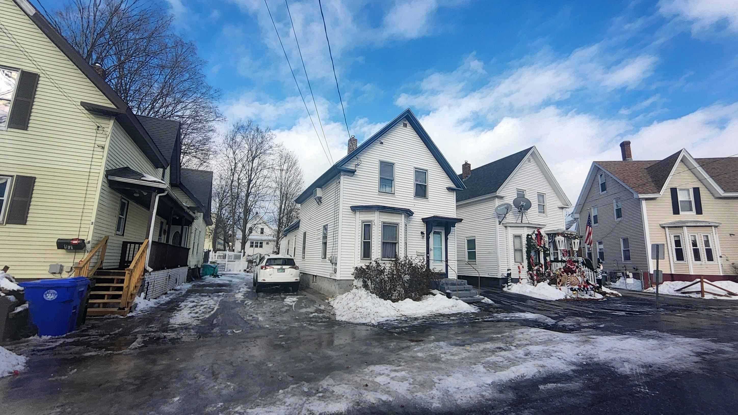 87 Parker St, Manchester, NH 03102