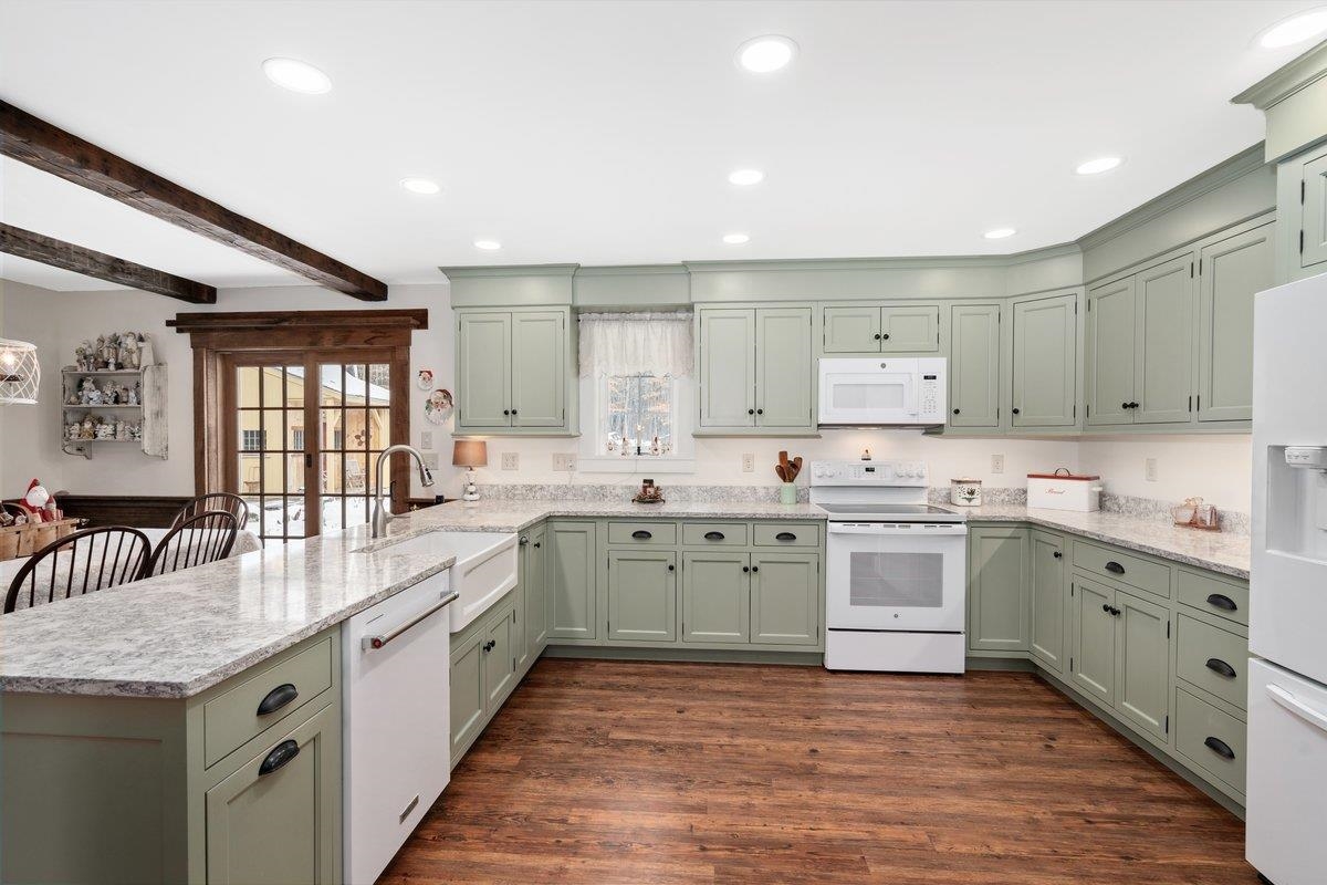 178 Meredith Center Rd, Meredith, NH 03253