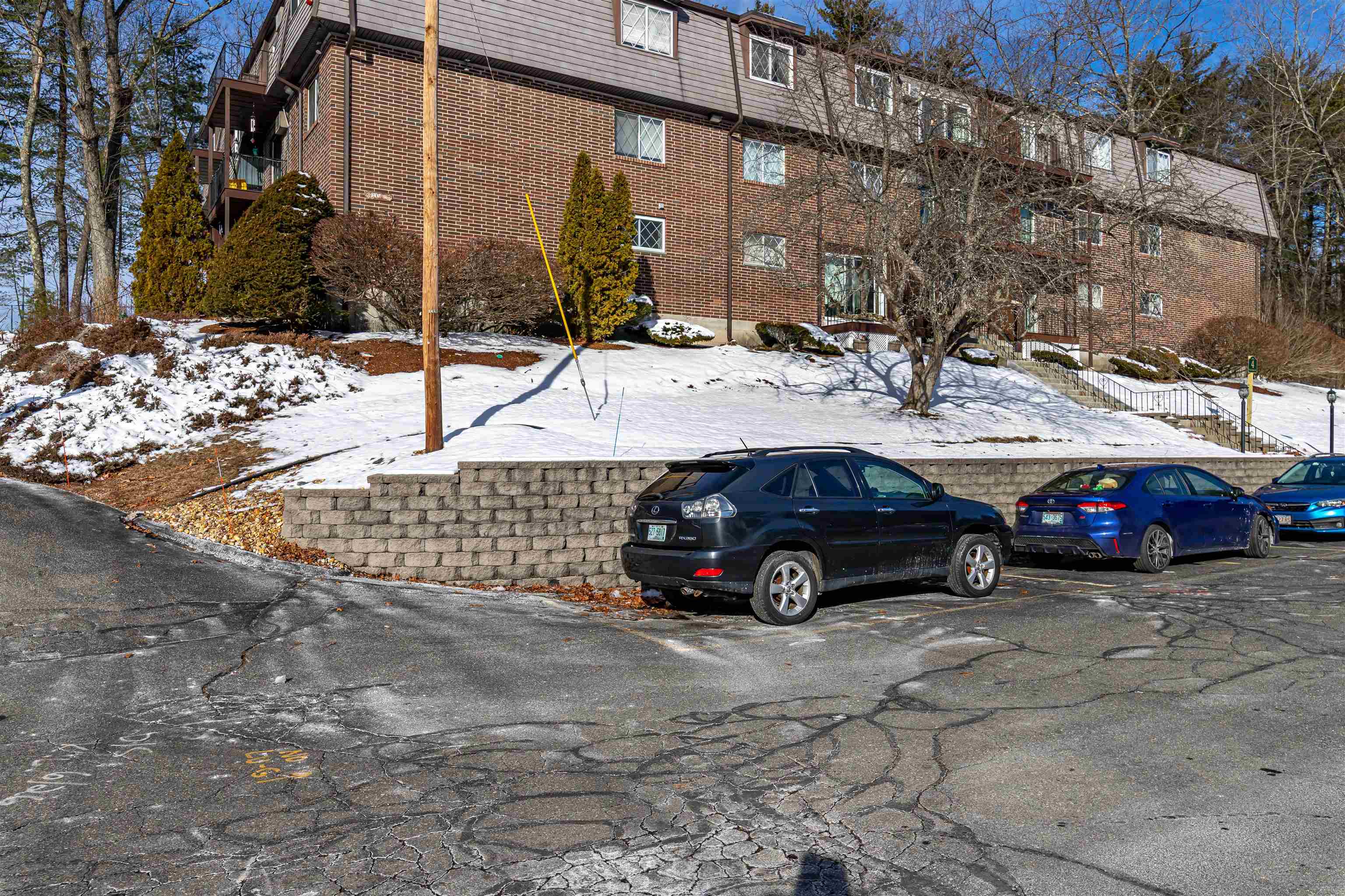 4 Pembroke Dr, Derry, NH 03038