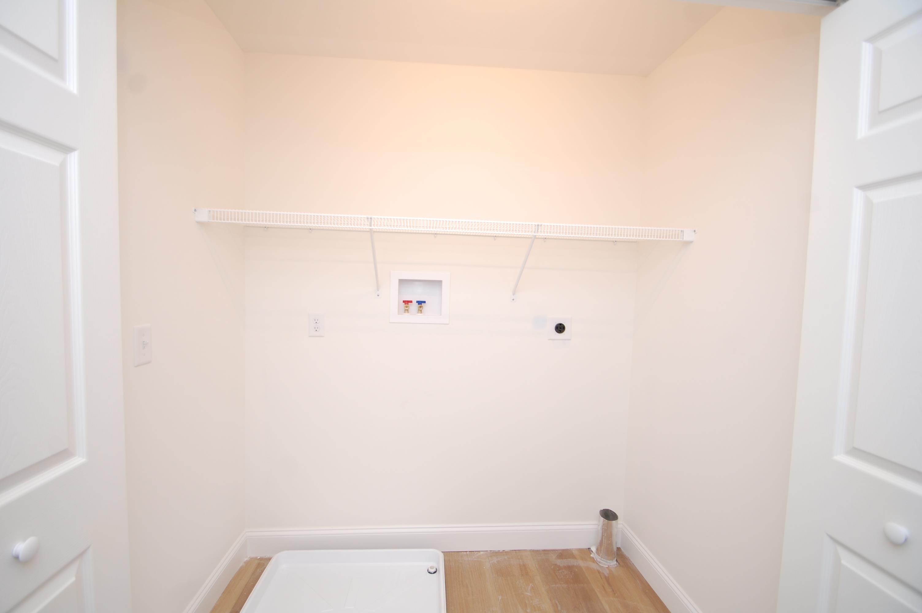 33B Griffin Rd, Hudson, NH 03051