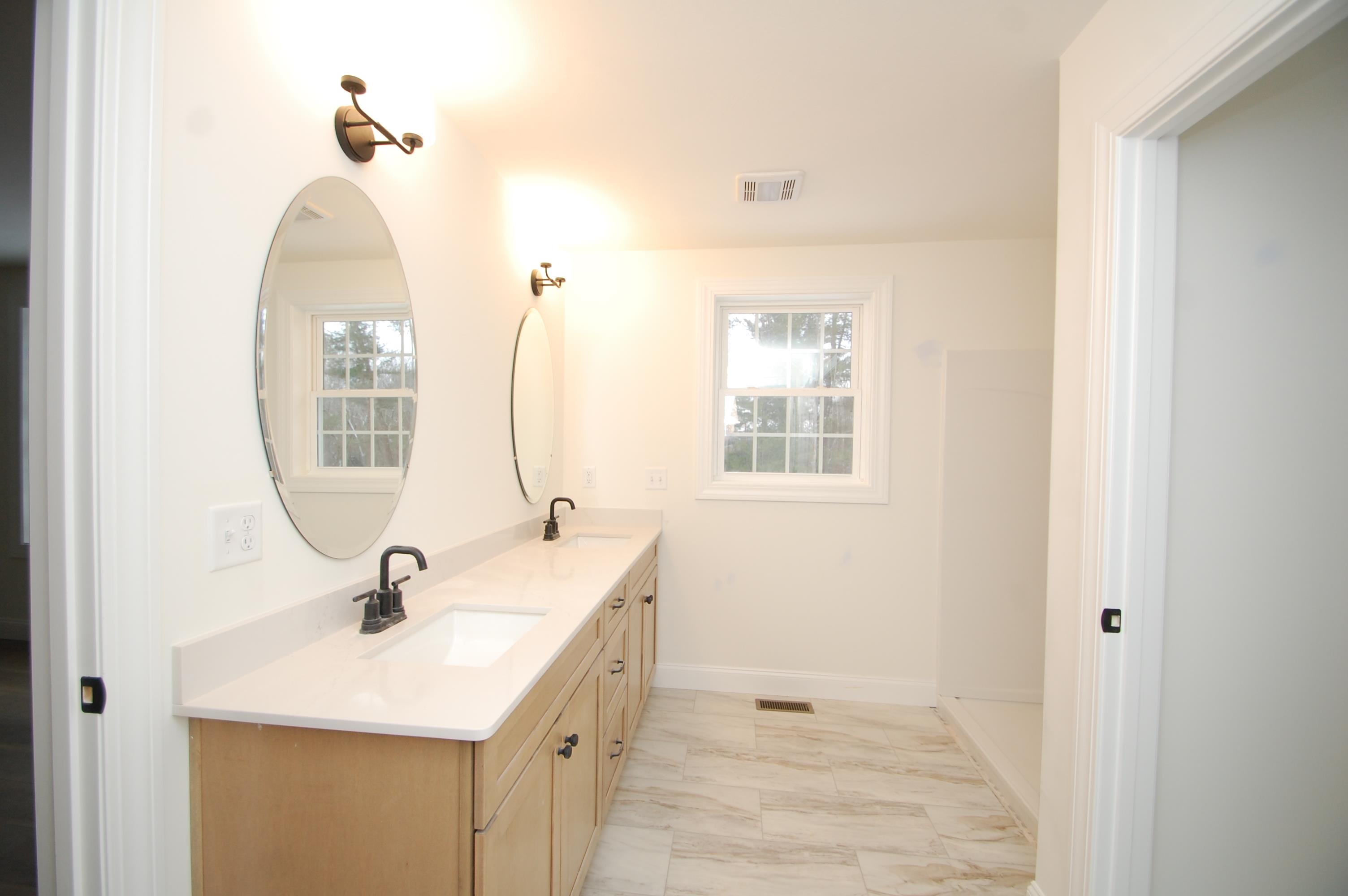 33B Griffin Rd, Hudson, NH 03051