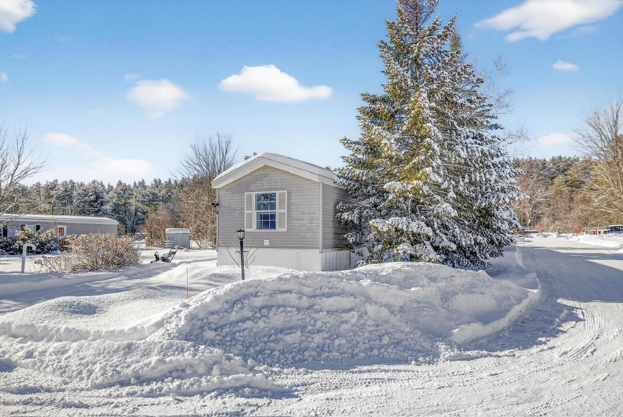 7 Puritan Ln, Ossipee, NH 03814