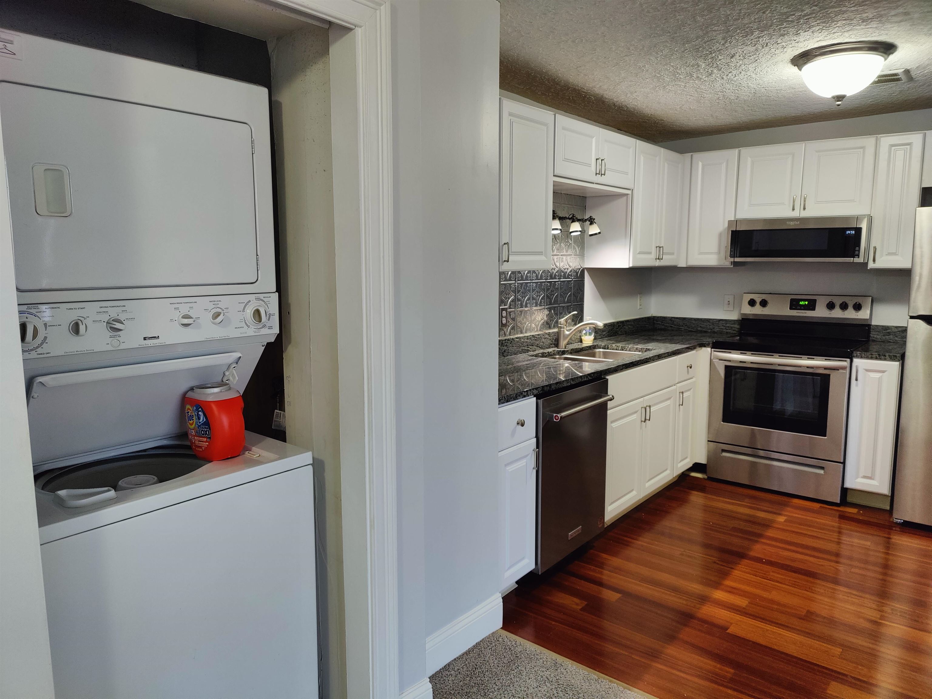 55 River Rd, Manchester, NH 03104