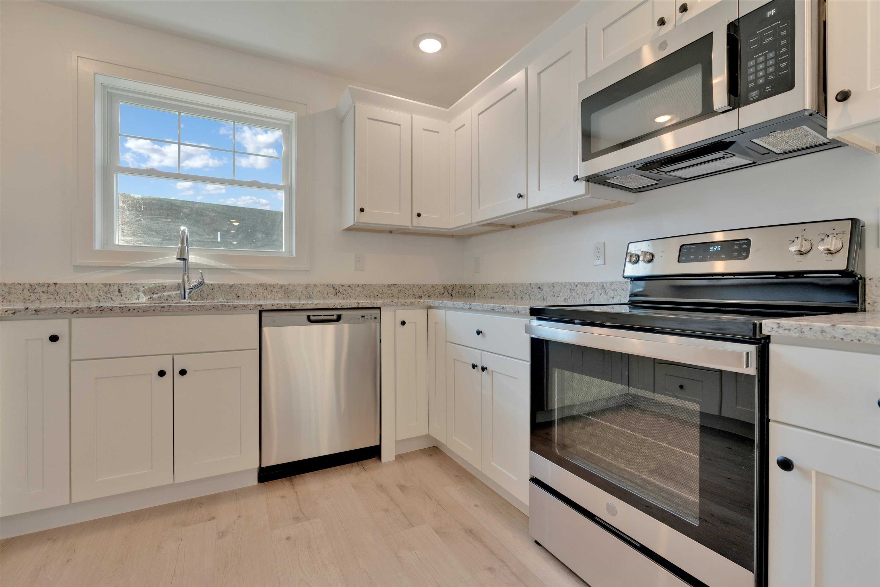 2 Cape Coral Way, Rochester, NH 03867