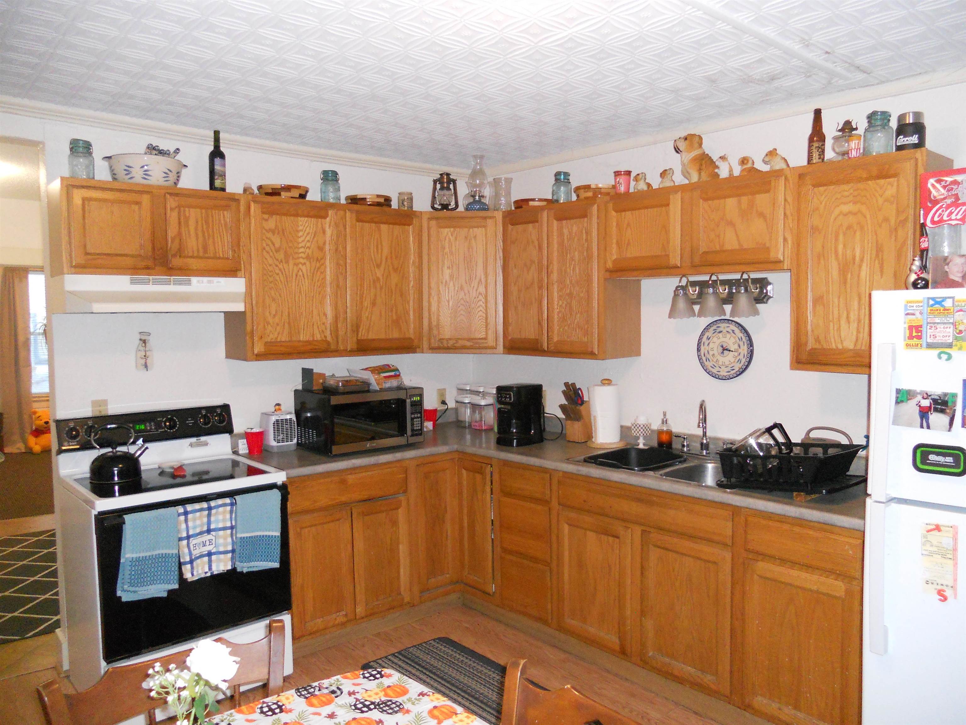 Unit 2 Kitchen 24504539