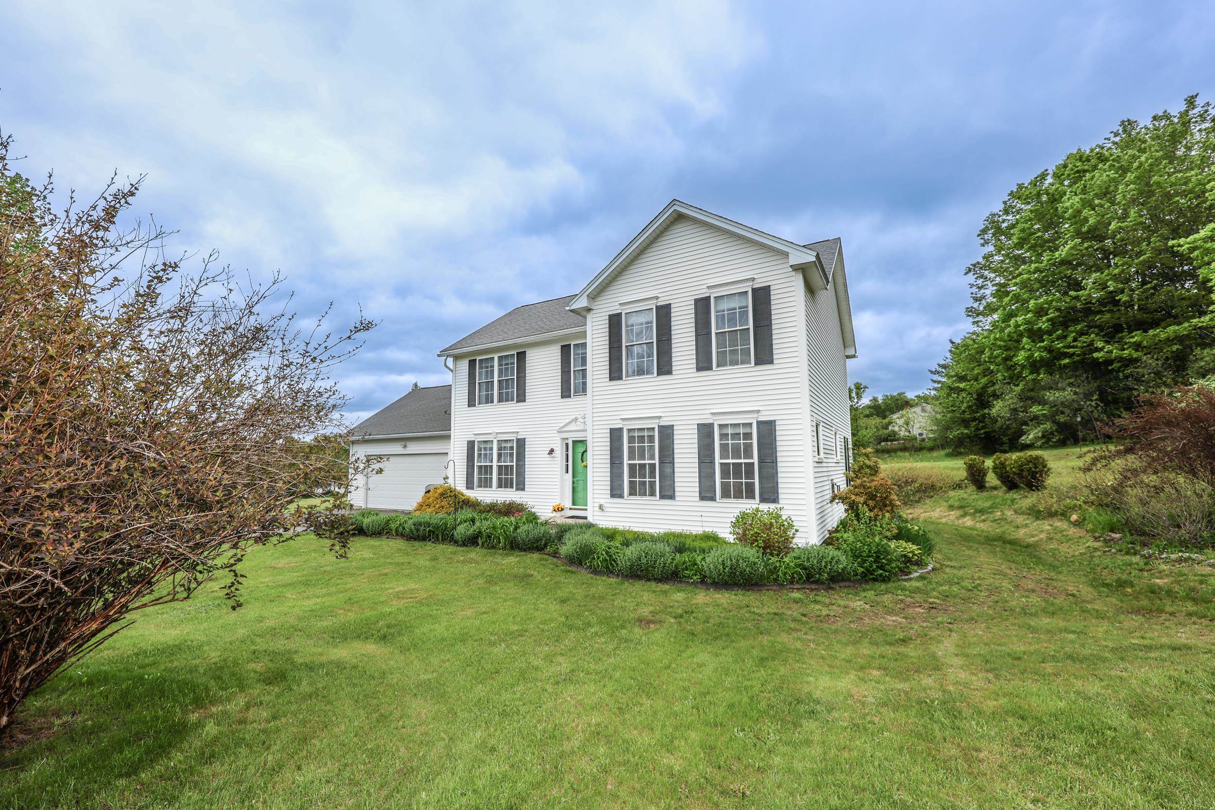 7 Fairway Dr, Franklin, NH 03235