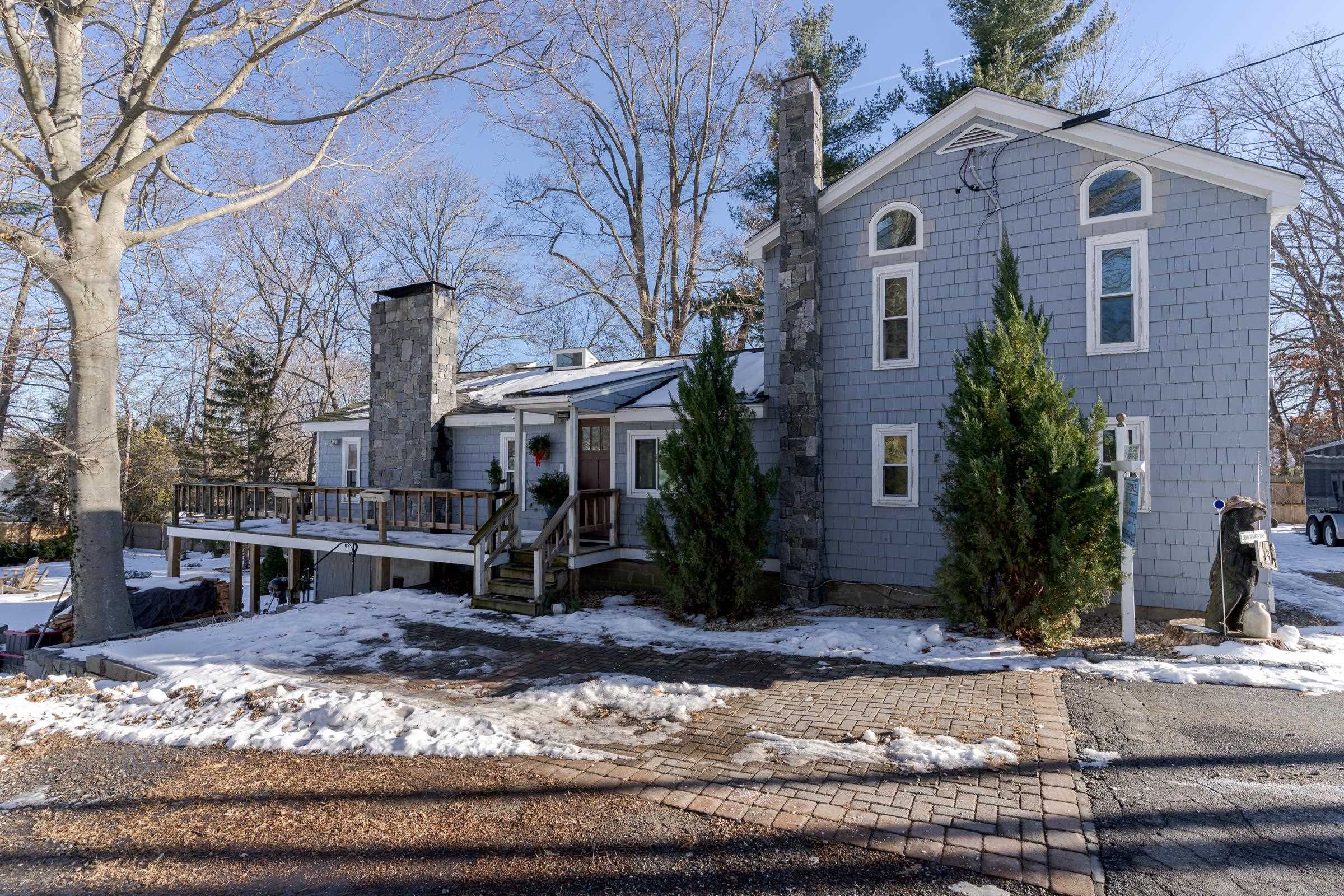 13 Dulcies Point Rd, Kingston, NH 03848