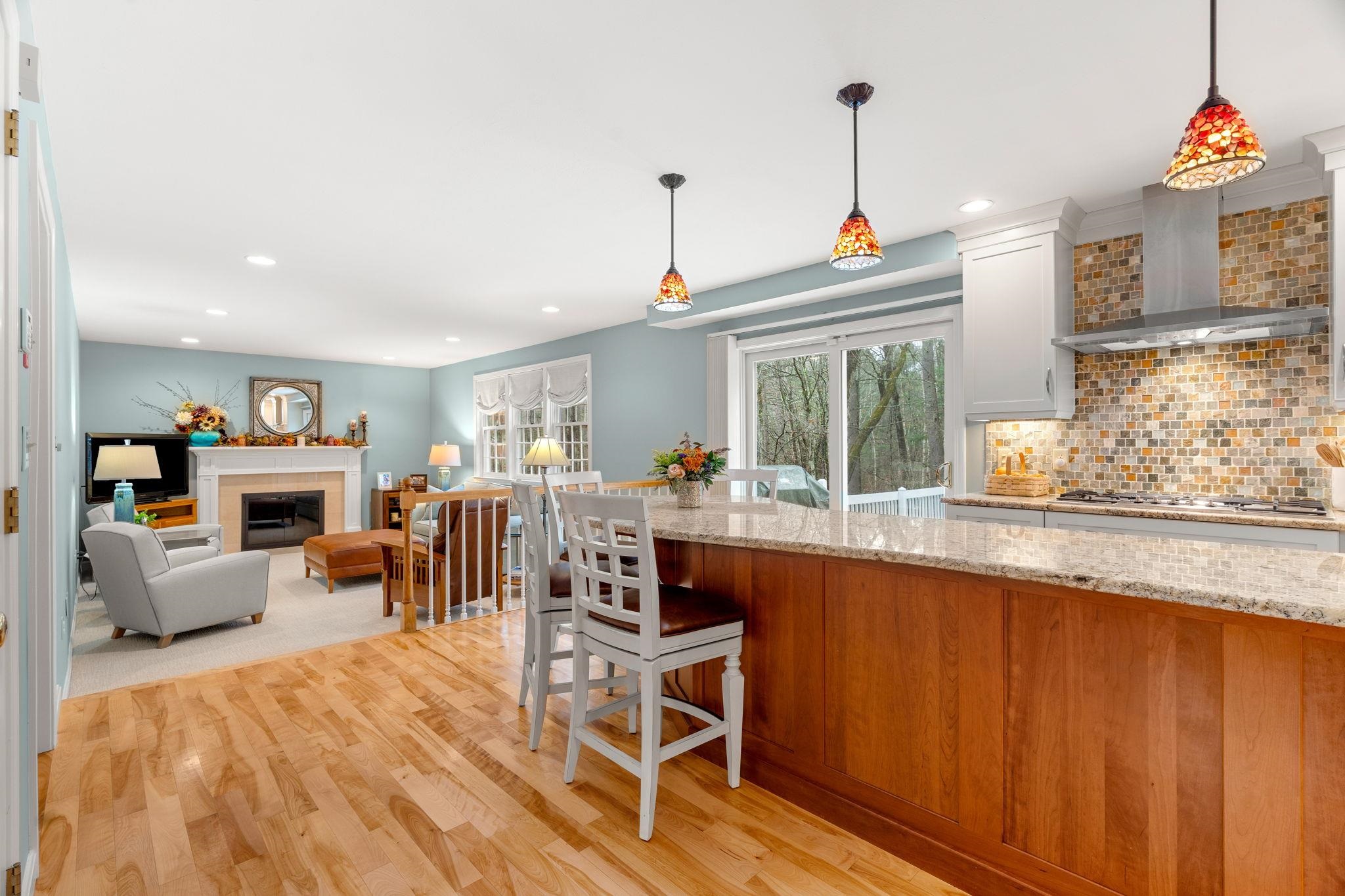 77 Stowell Rd, Bedford, NH 03110