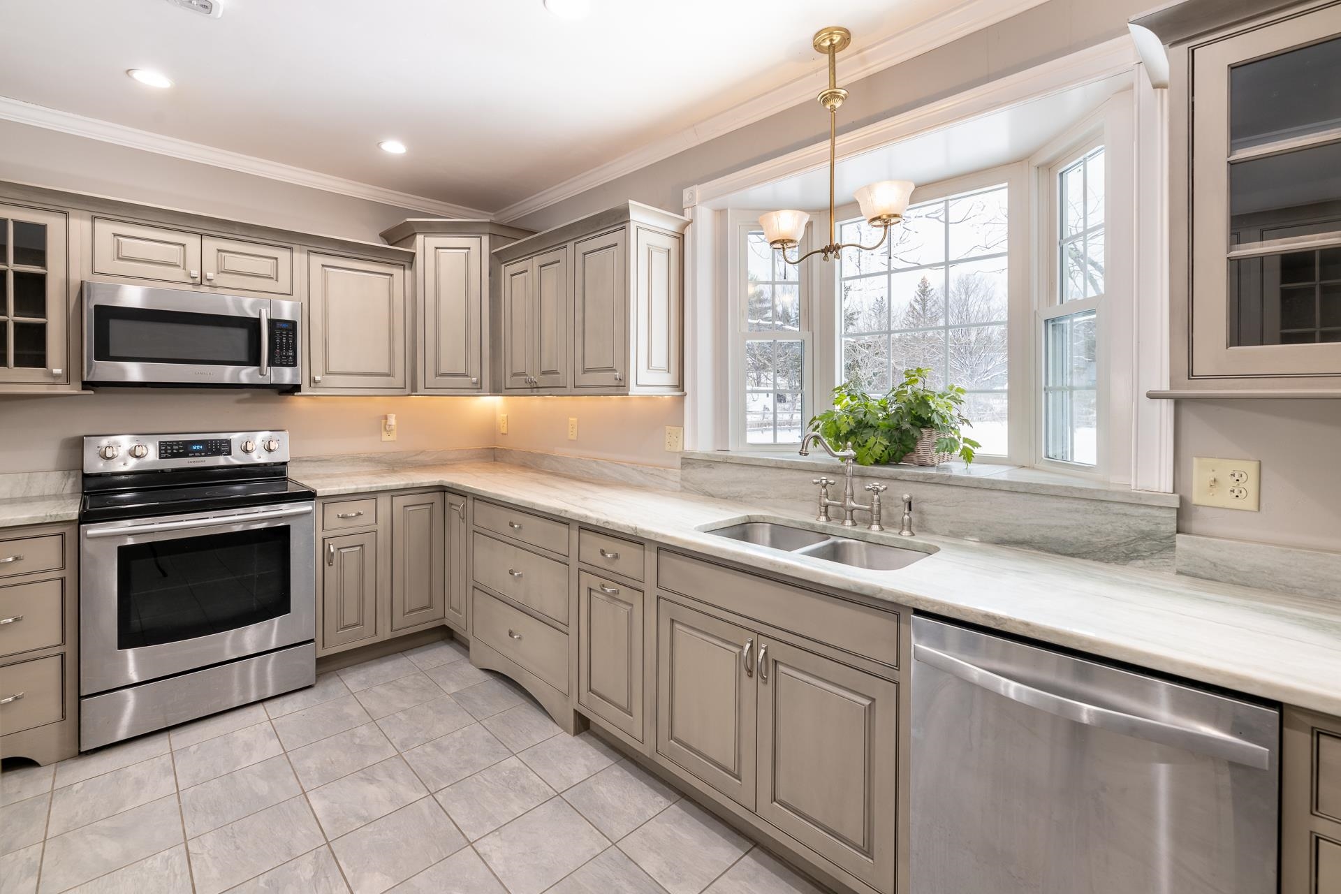 199 School St, Tilton, NH 03276