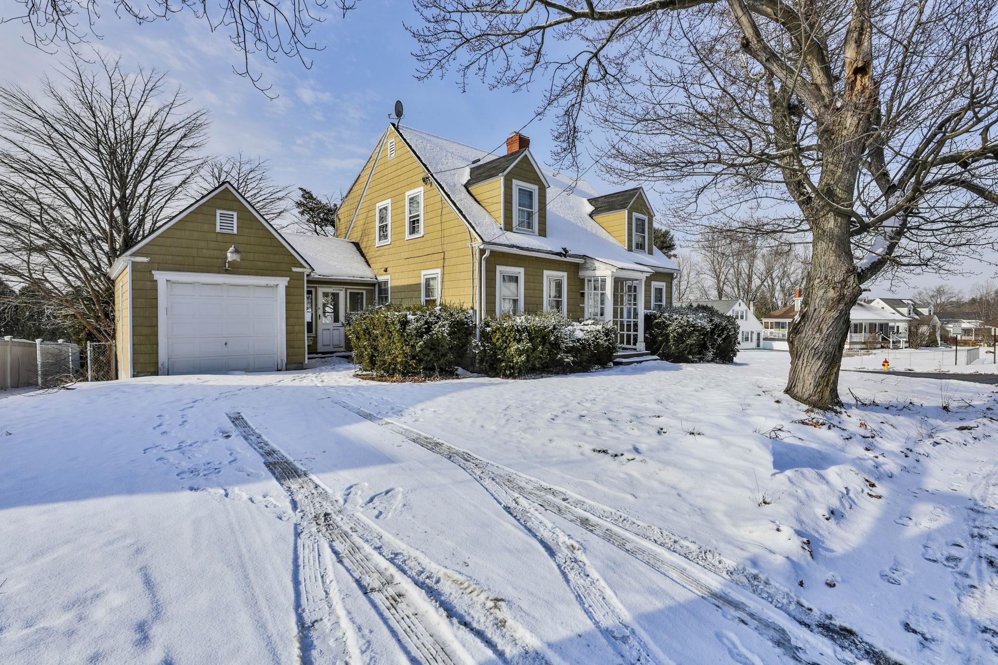 112 Mammoth Rd, Manchester, NH 03109