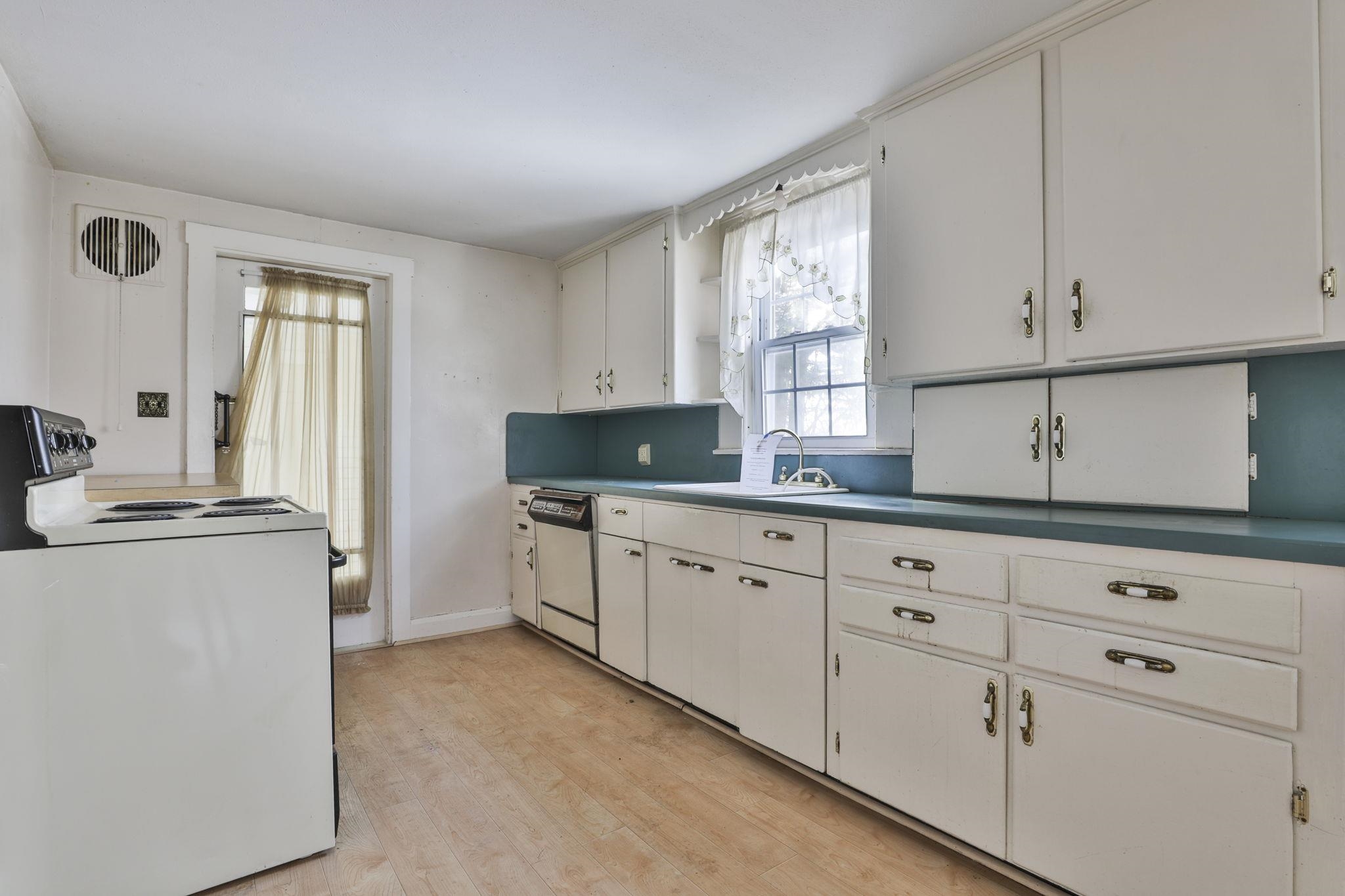 112 Mammoth Rd, Manchester, NH 03109