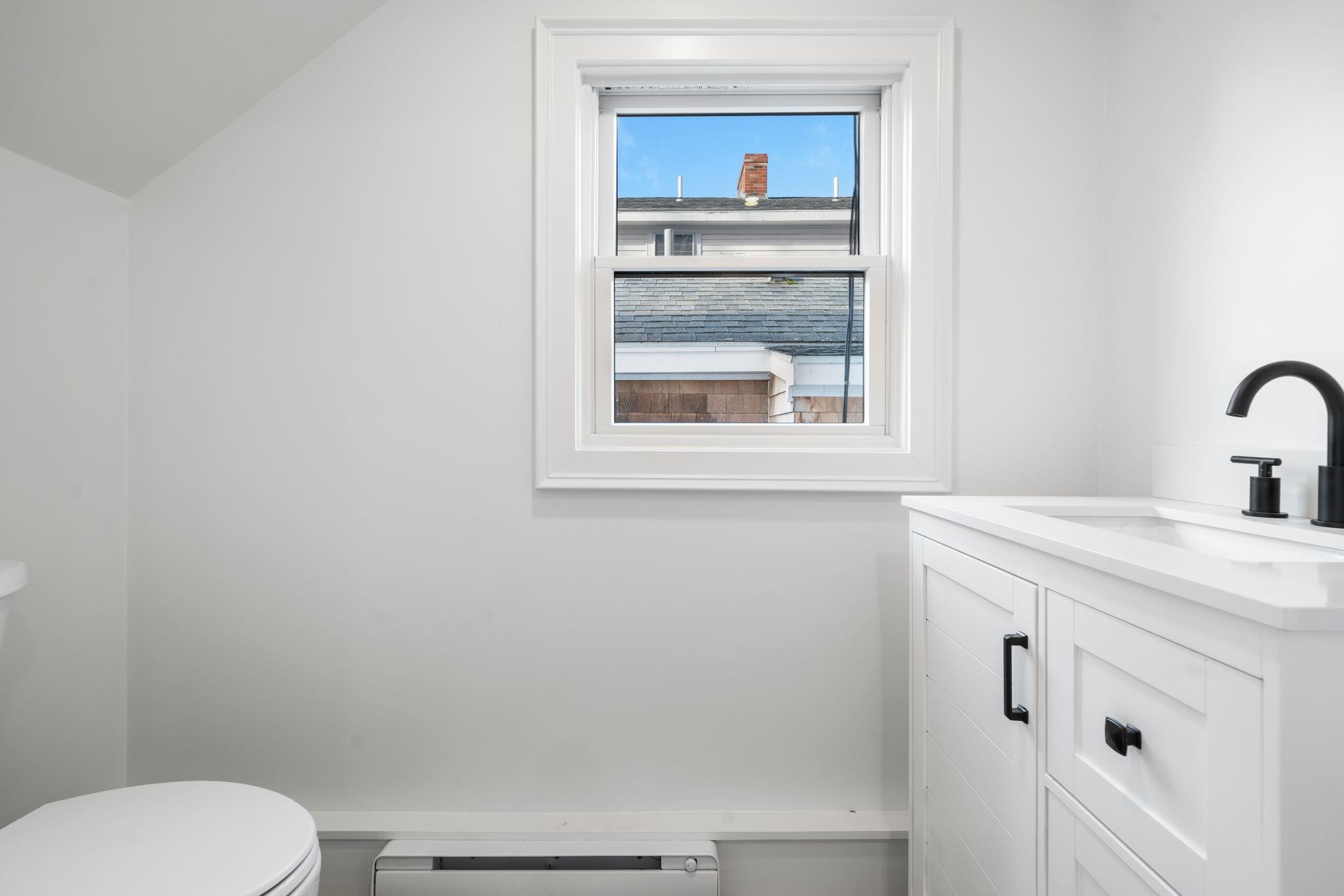 29 Thorwald Ave, Hampton, NH 03842