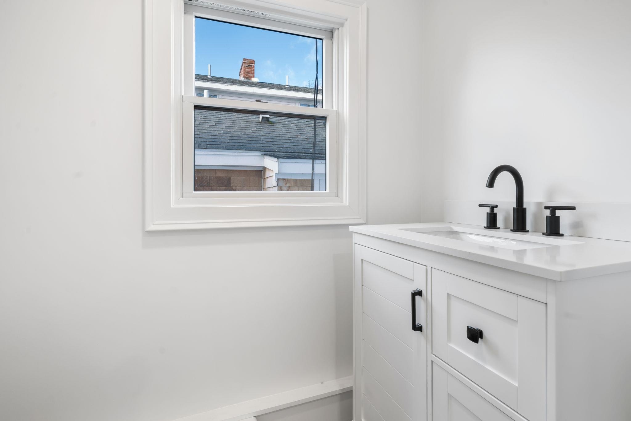 29 Thorwald Ave, Hampton, NH 03842