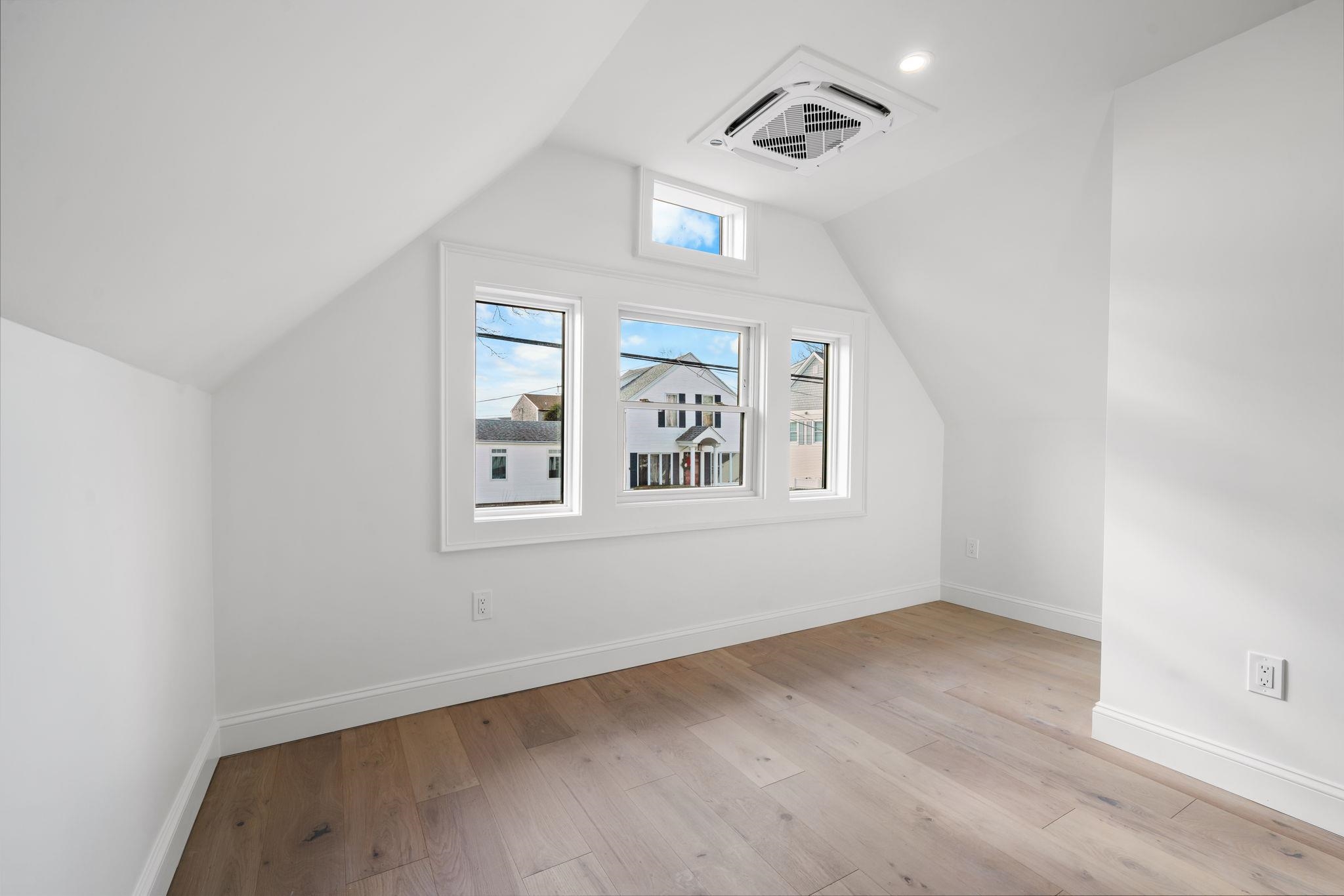 29 Thorwald Ave, Hampton, NH 03842