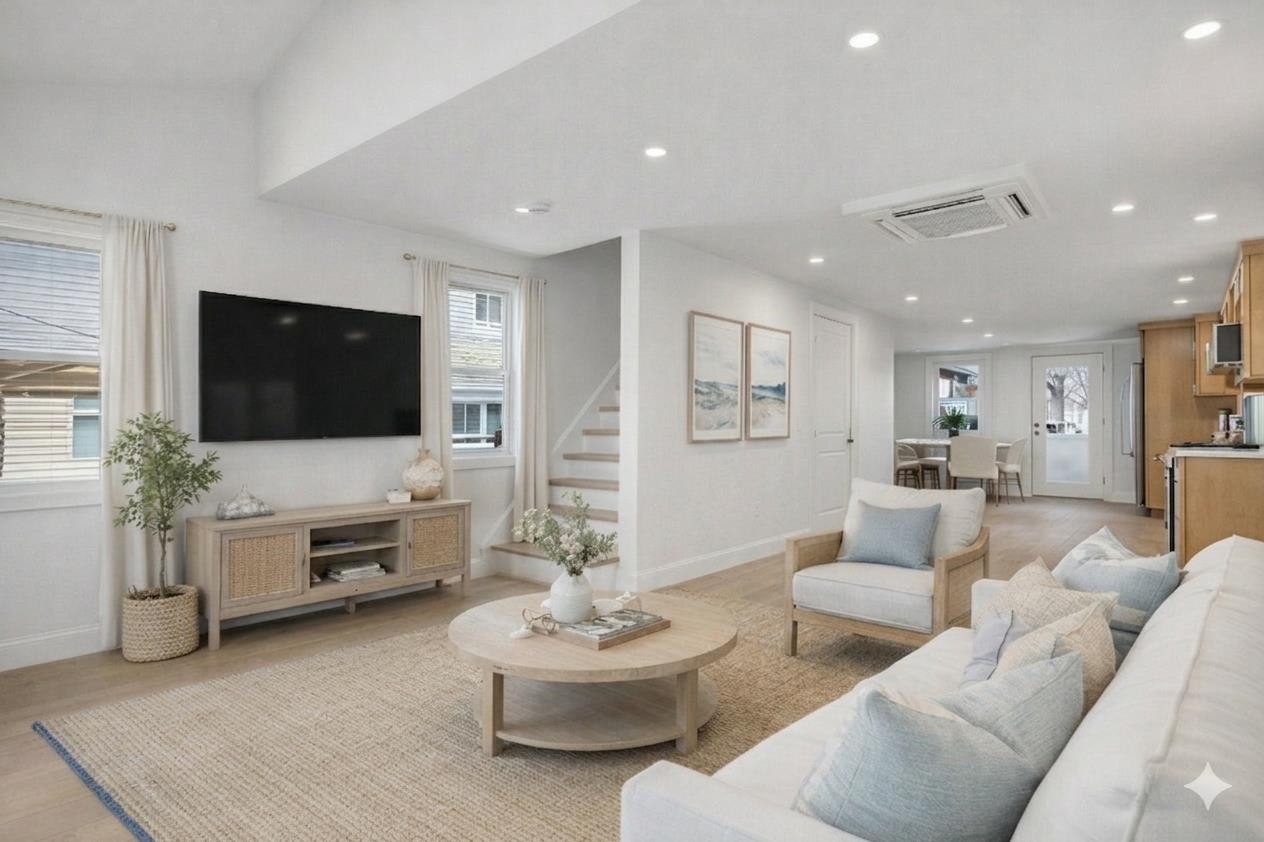 29 Thorwald Ave, Hampton, NH 03842