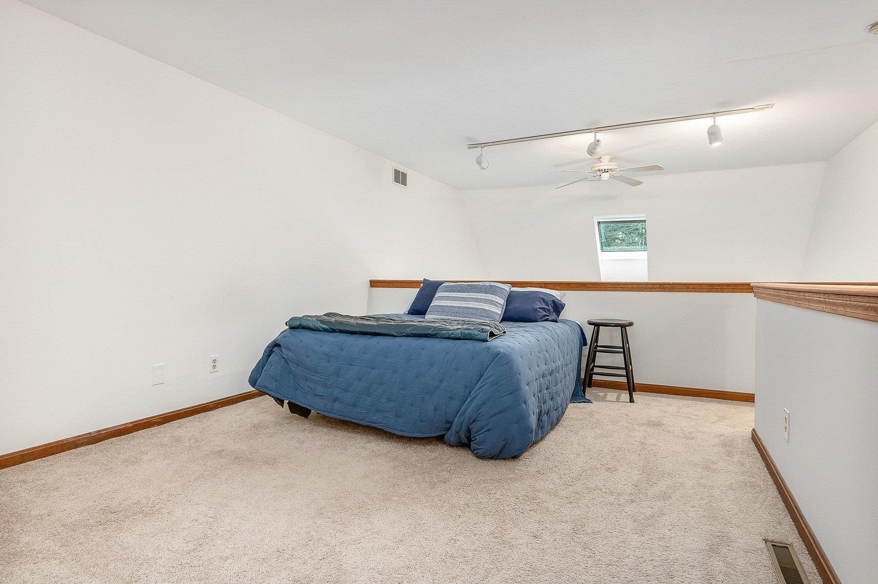 107 Glengarry Dr, Stratham, NH 03885