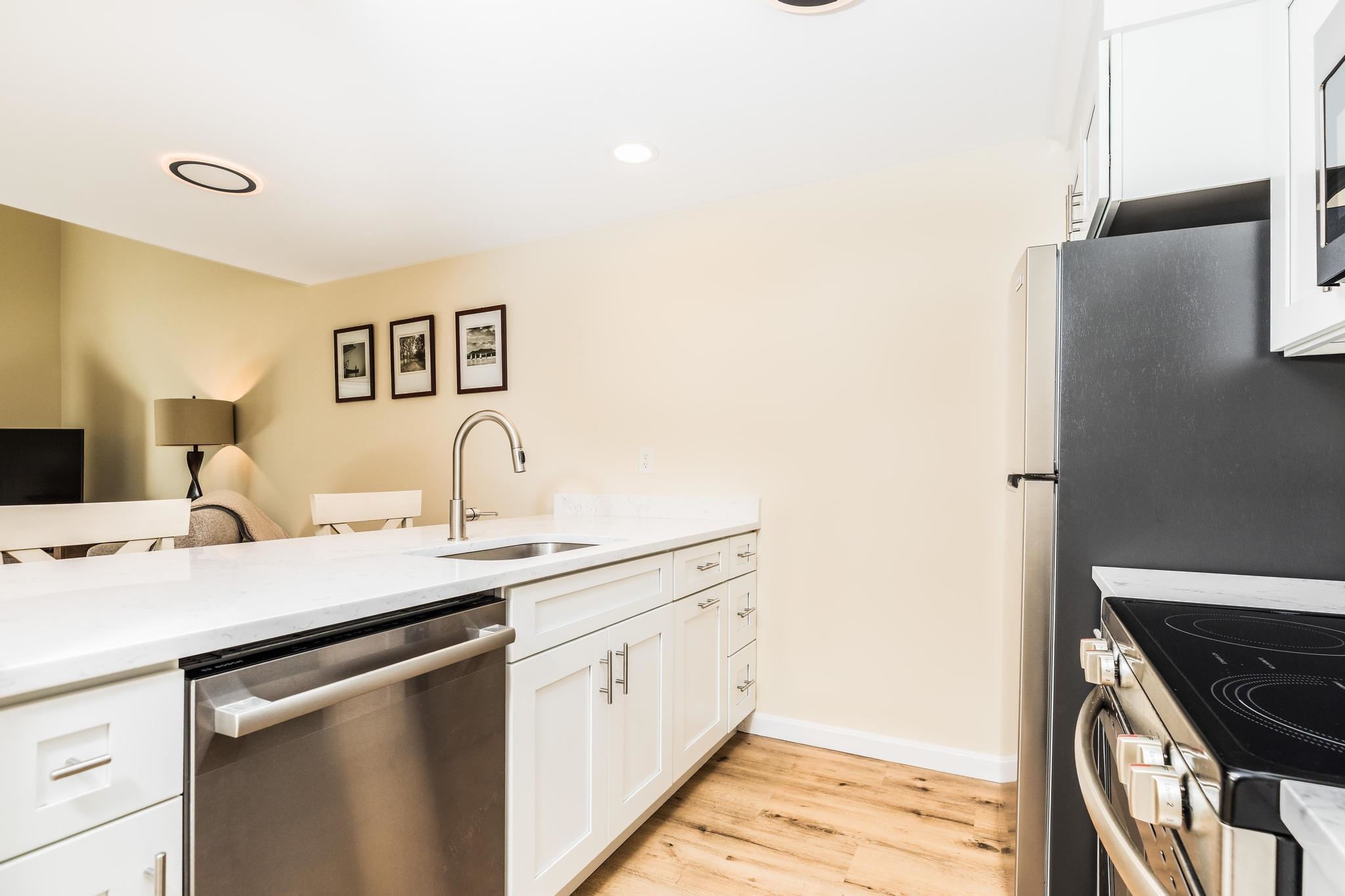 8 Montrose Dr #8, Stratham, NH 03885