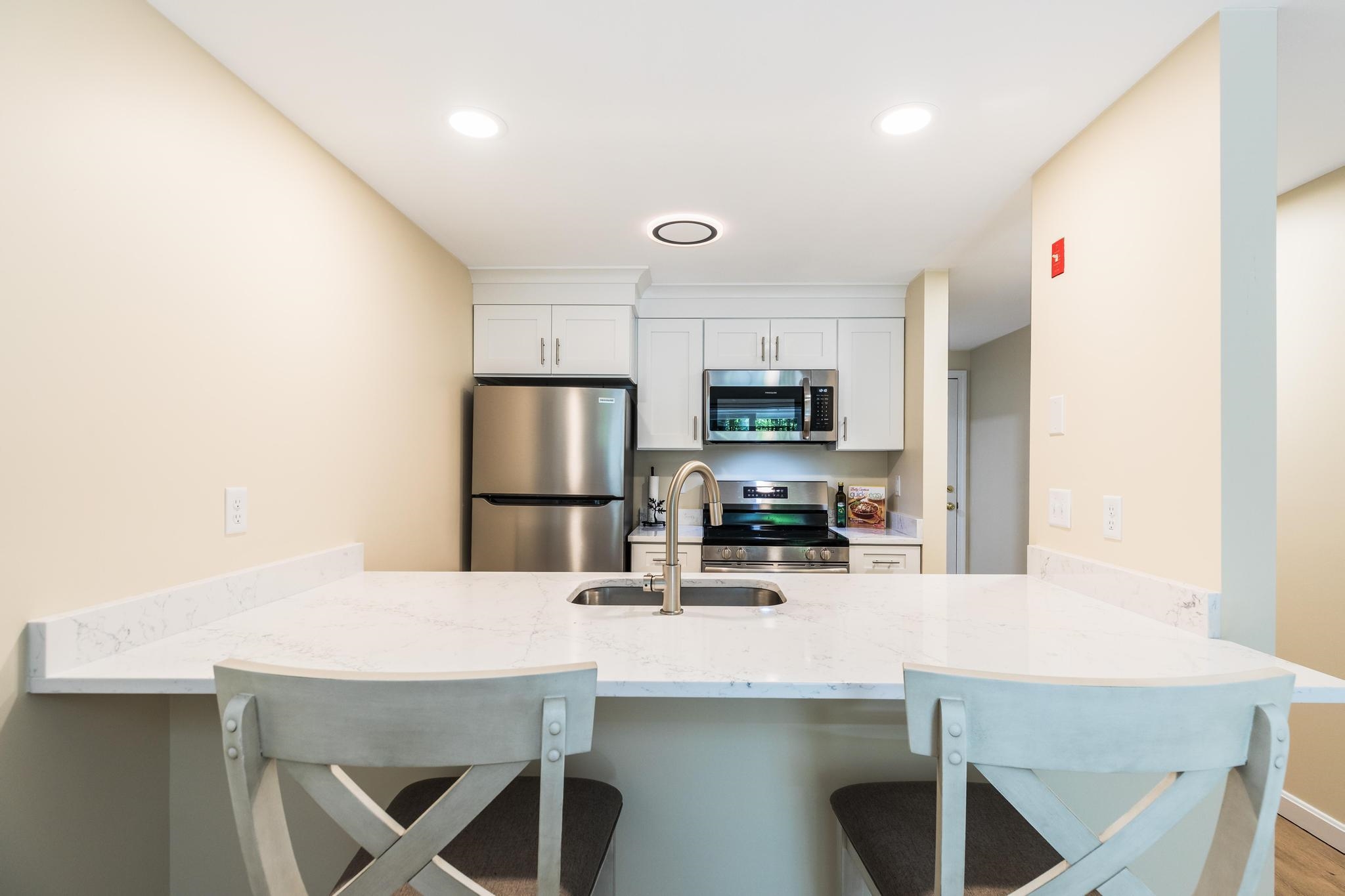 8 Montrose Dr #8, Stratham, NH 03885