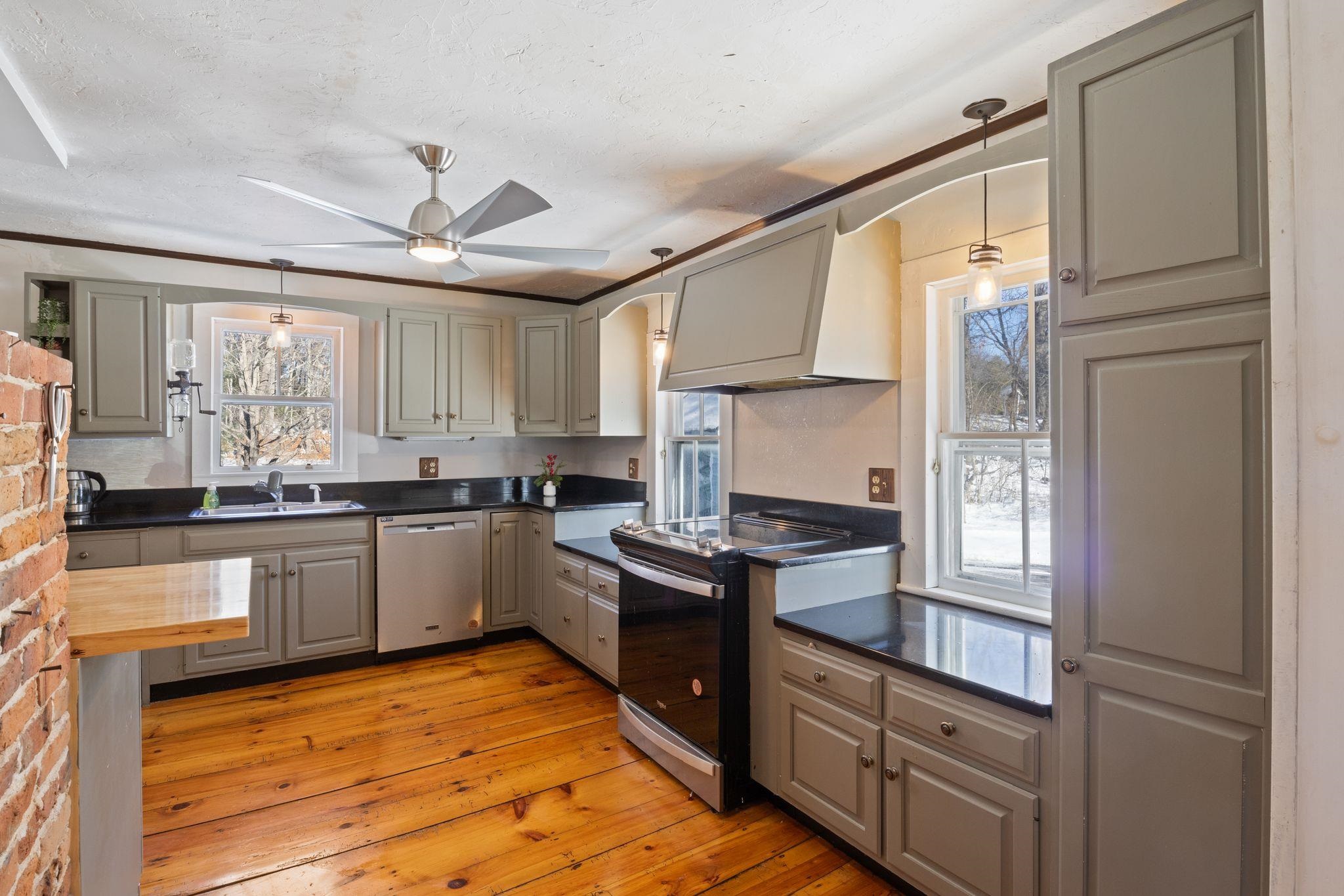 109 Scribner Rd, Fremont, NH 03044