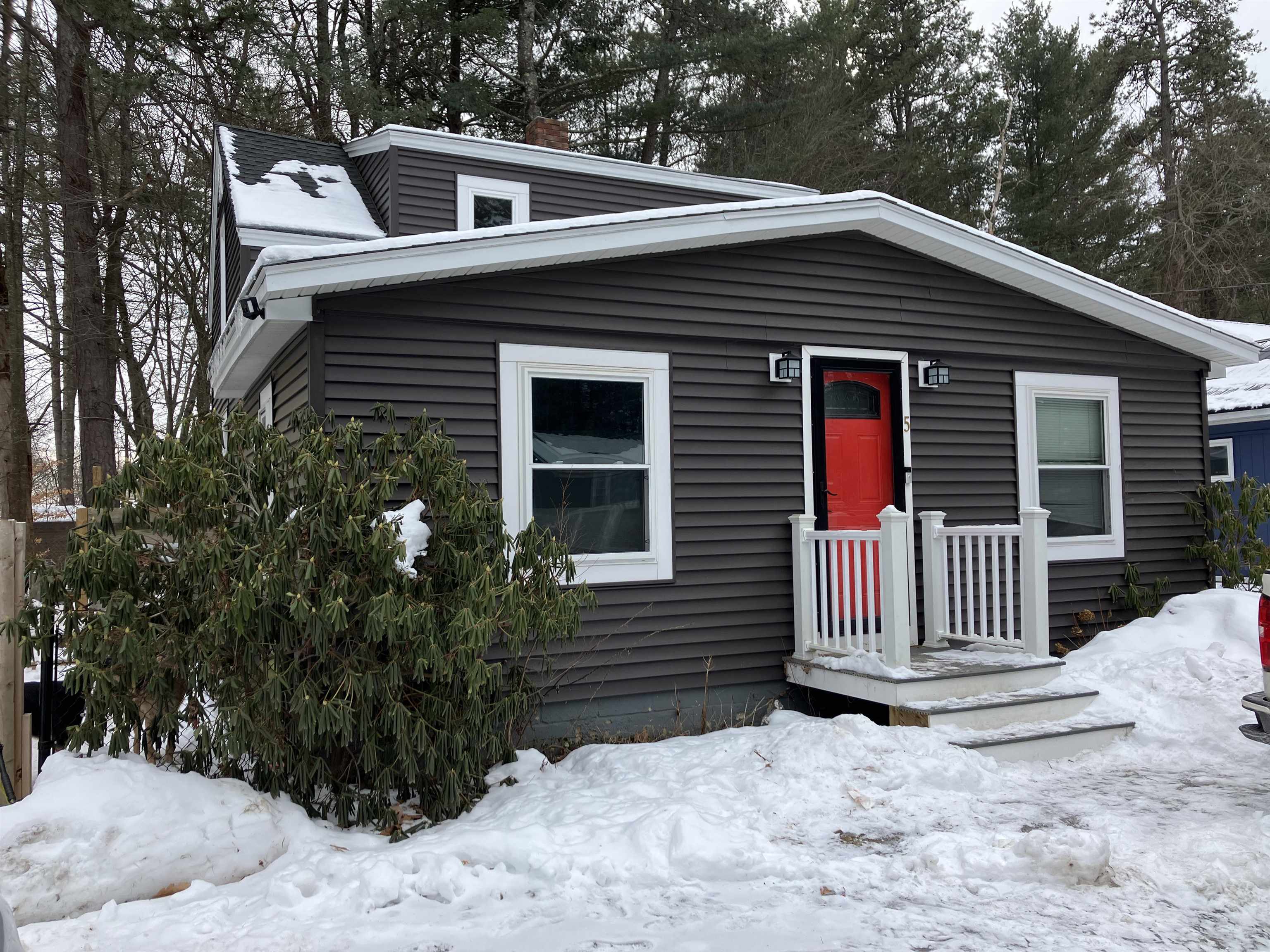 5 Jefferson Ave, Rochester, NH 03867