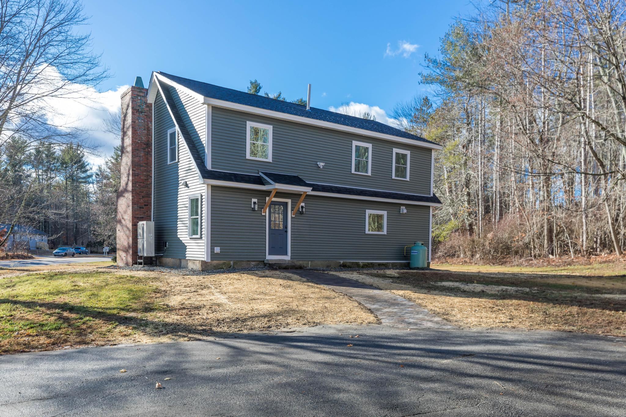 39 Mast Rd, Lee, NH 03861