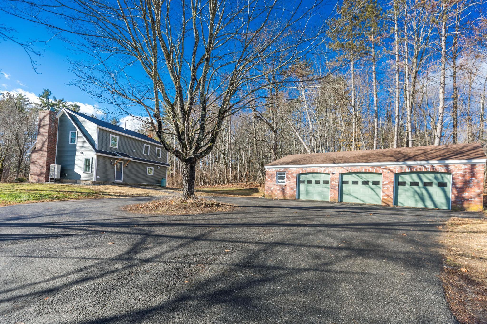 39 Mast Rd, Lee, NH 03861