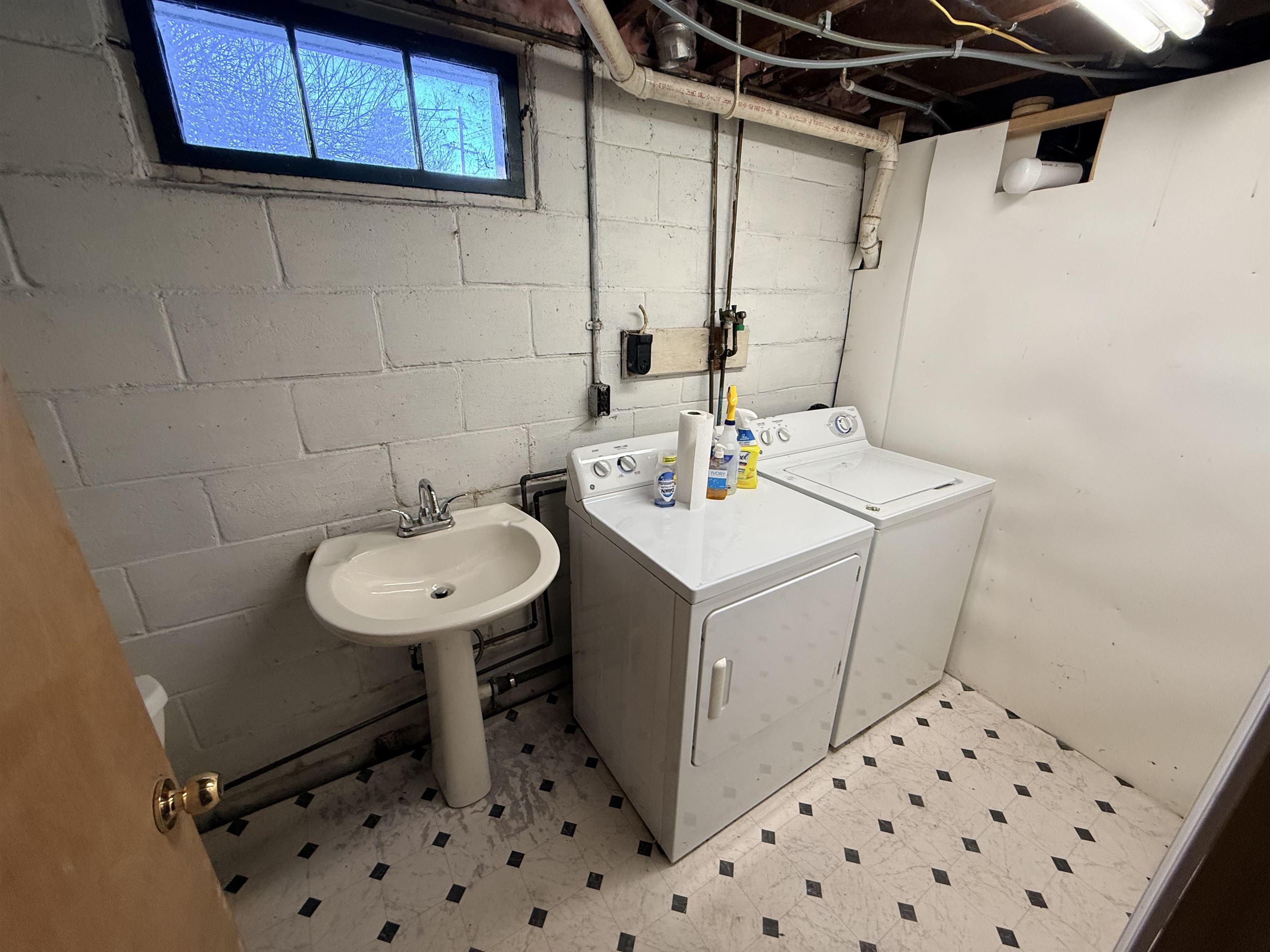 1 Highland Ave, Claremont, NH 03743