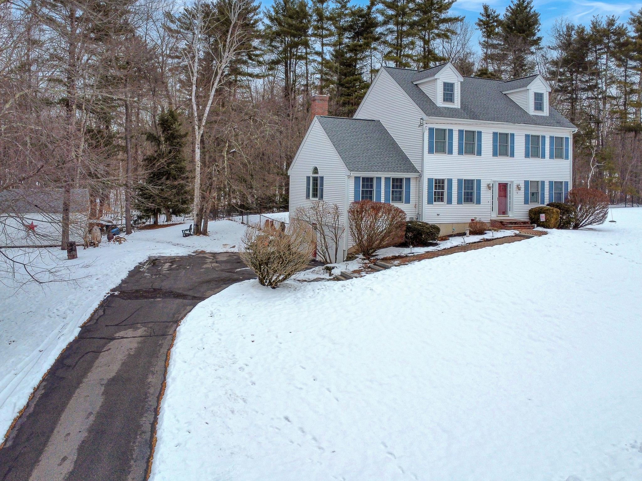 9 Village Dr, Atkinson, NH 03811