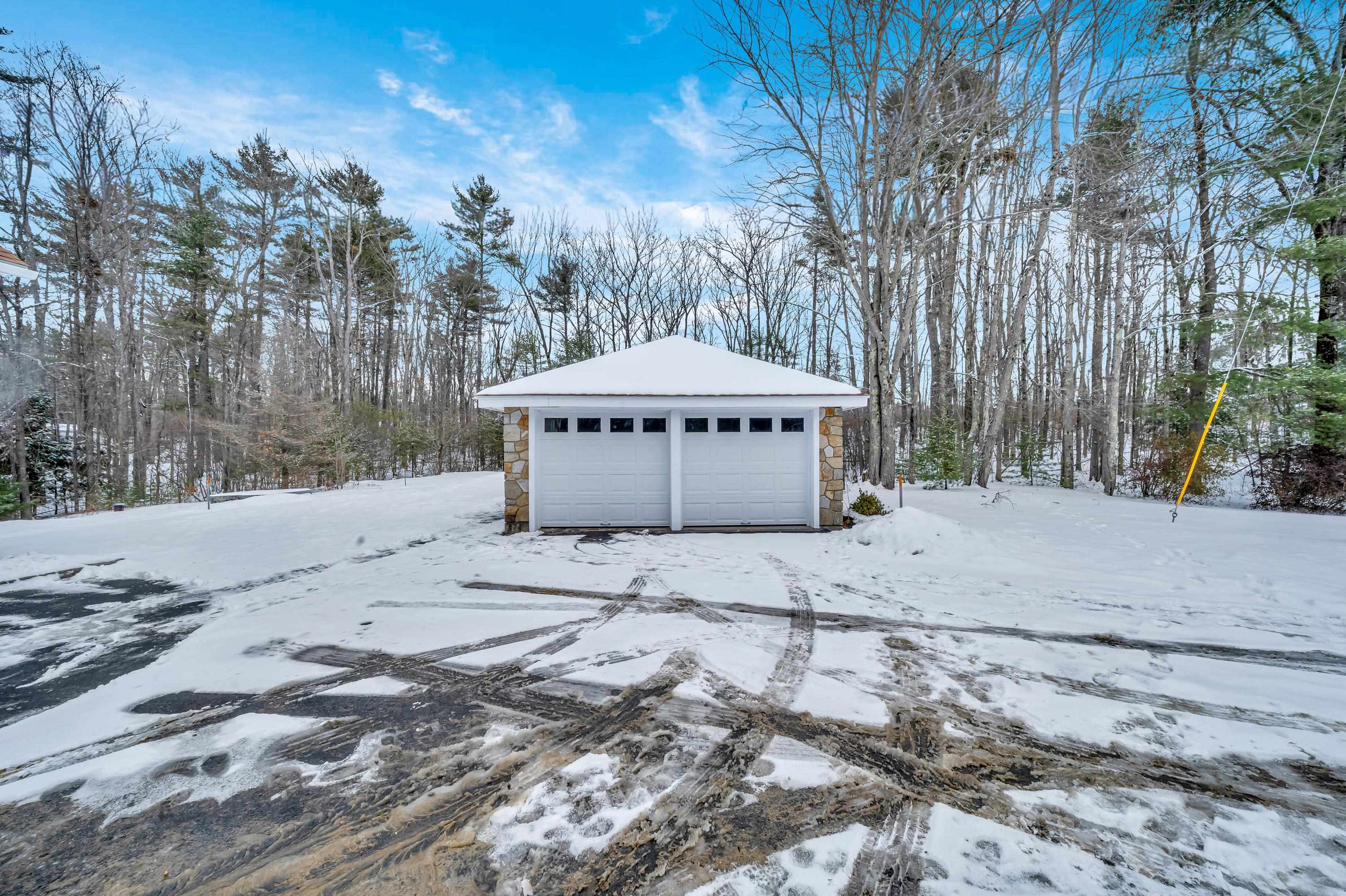 315 Hackett Hill Rd, Hooksett, NH 03106
