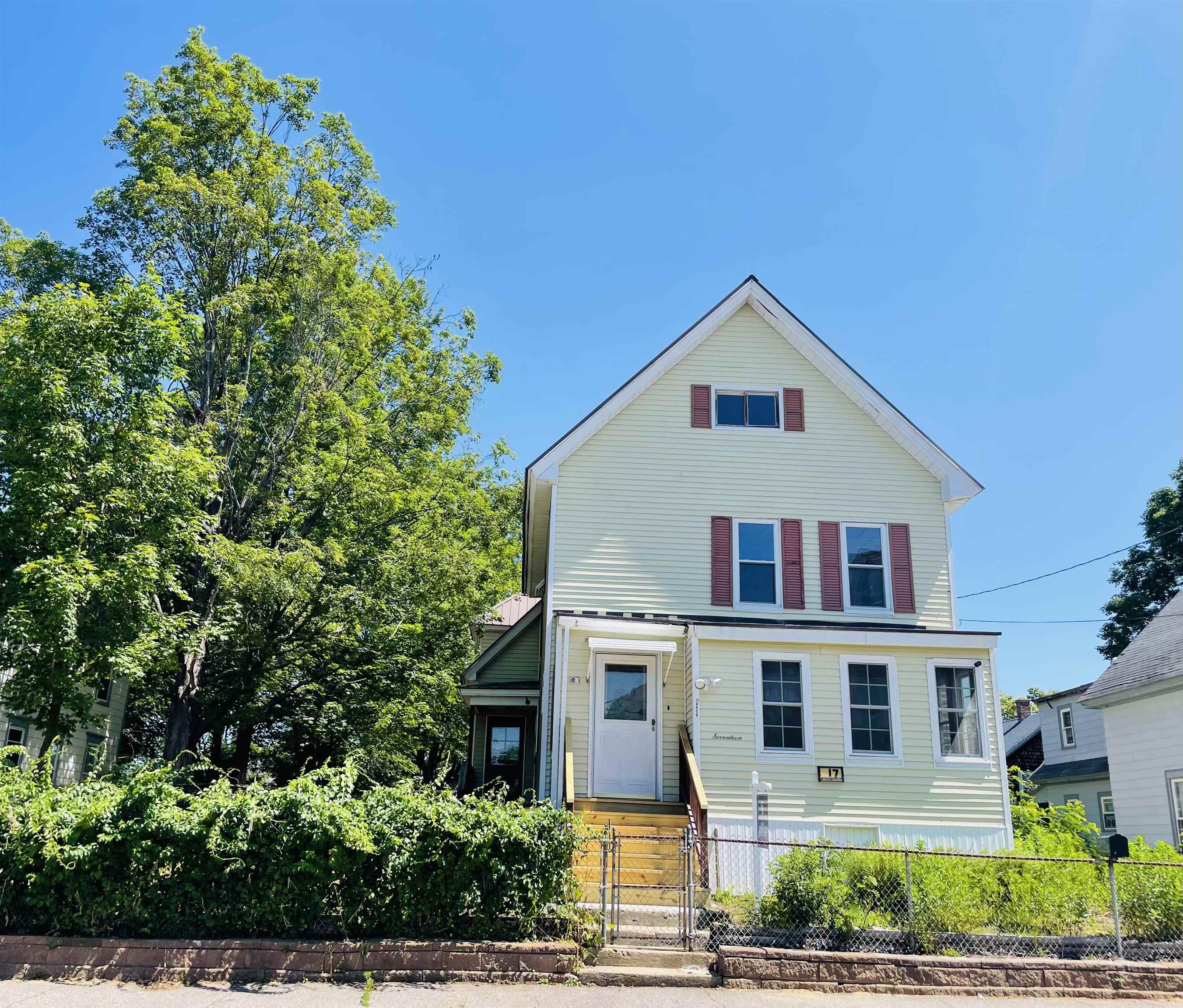 17 Arch St, Laconia, NH 03246
