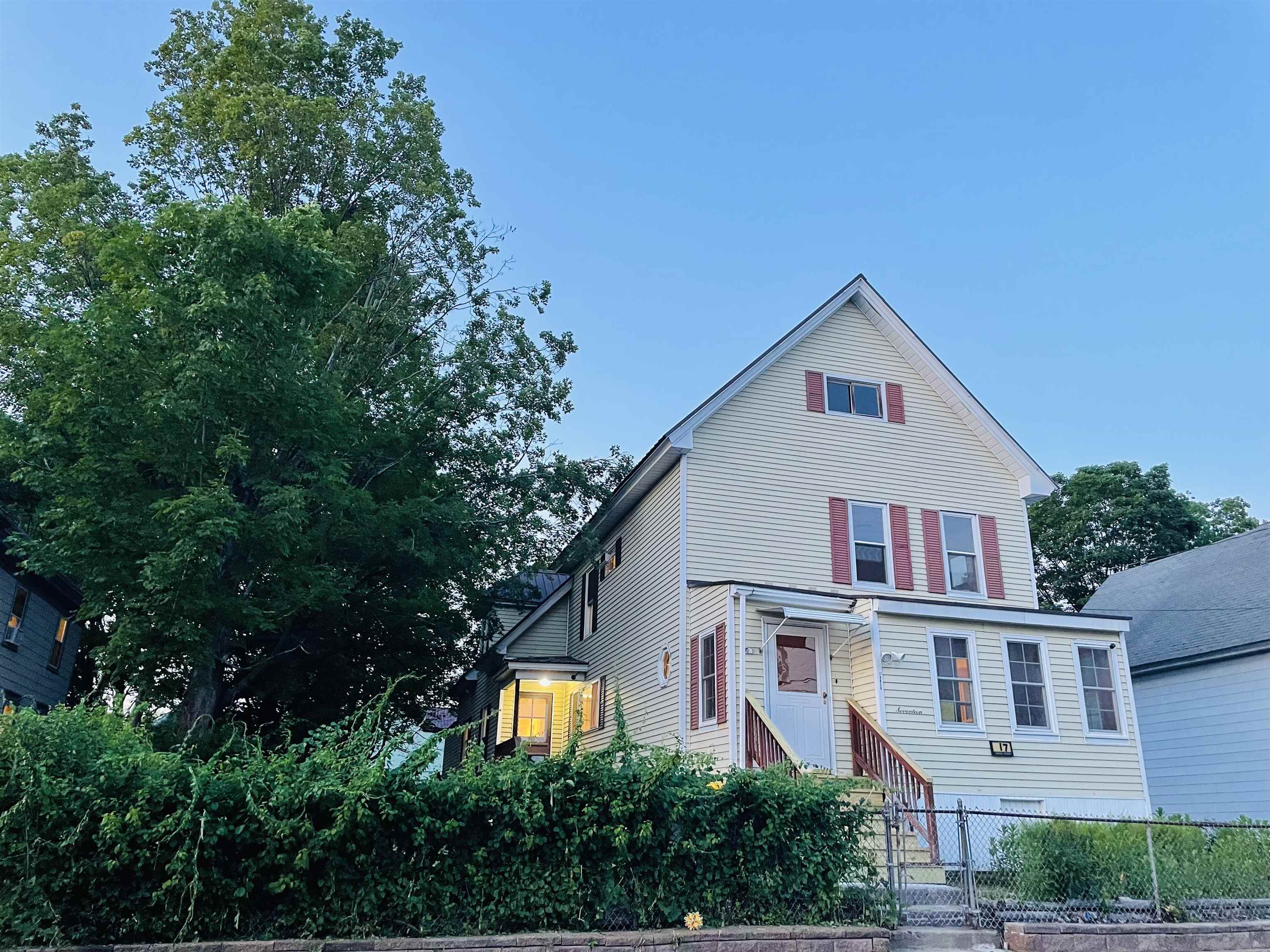 17 Arch St, Laconia, NH 03246