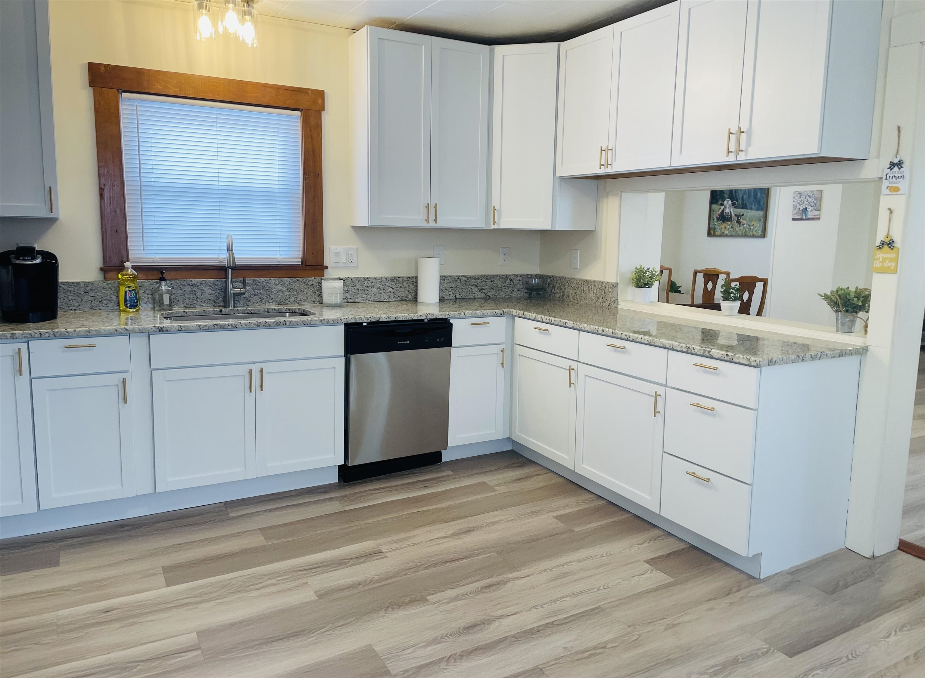 17 Arch St, Laconia, NH 03246