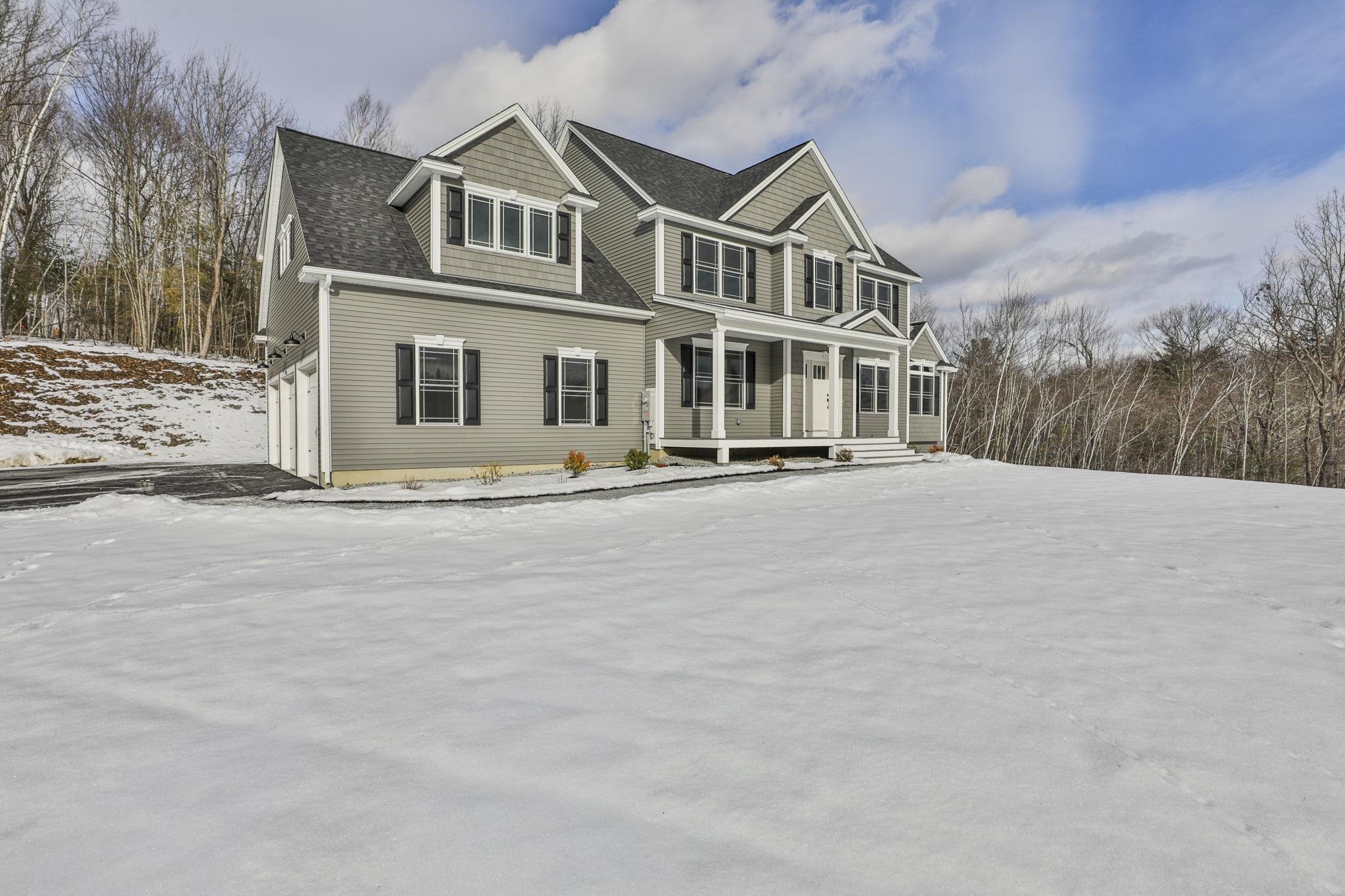 42 Ridgeview Ln, New Boston, NH 03070