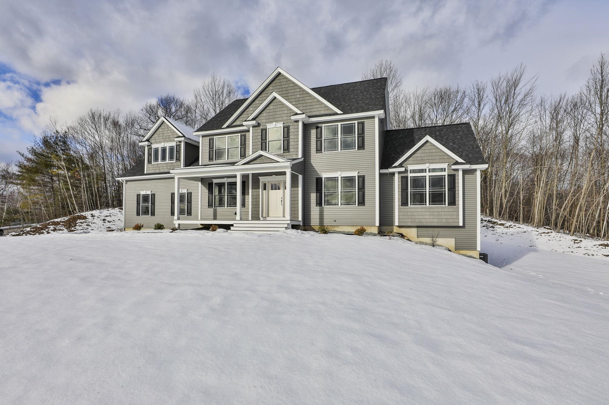 42 Ridgeview Ln, New Boston, NH 03070